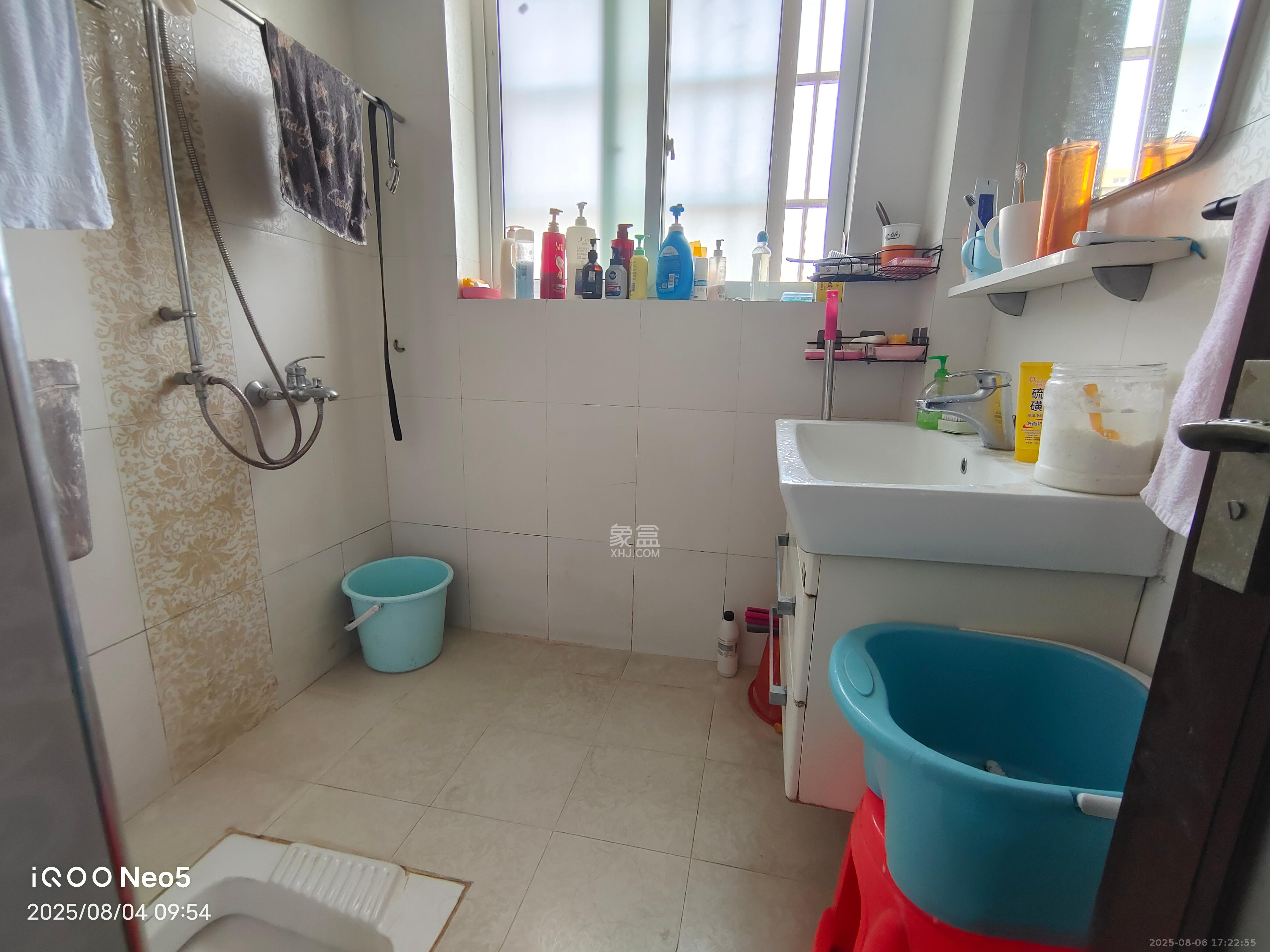 鄱阳小区  3室2厅2卫    1900.0元/月 鄱阳小区  3室2厅2卫    1900.0元/月室内图