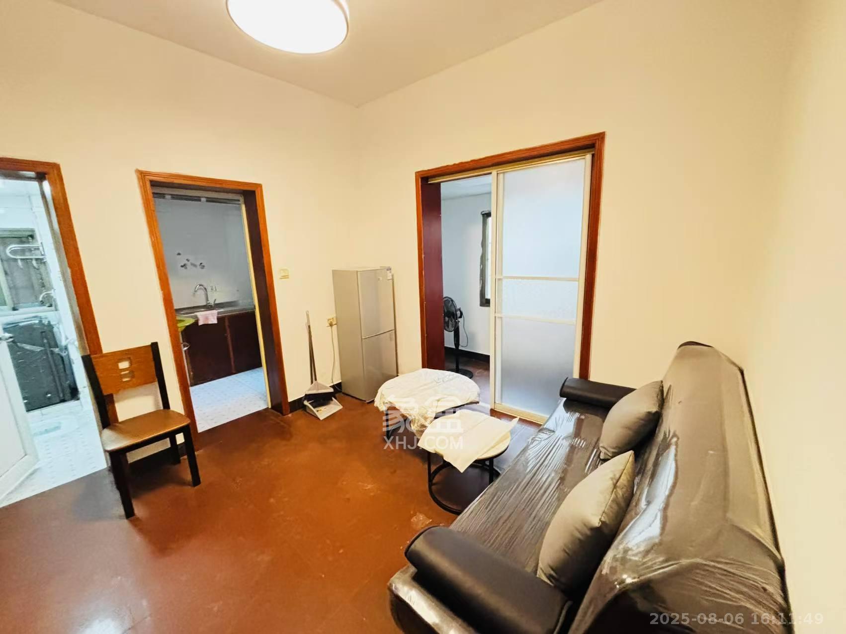 席草田散盘 1室1厅1卫 1400.0元/月 席草田散盘 1室1厅1卫 1400.0元/月室内图