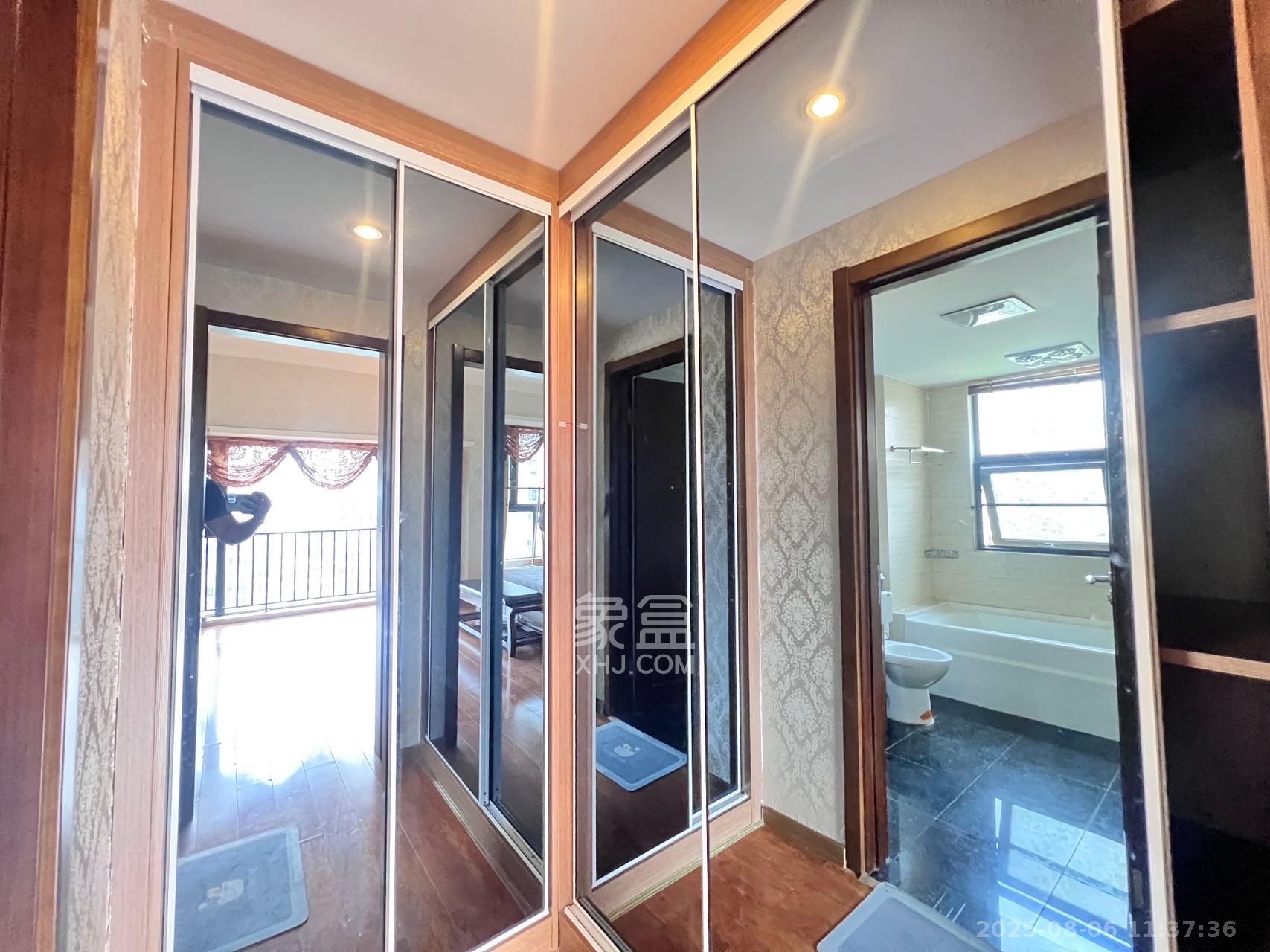 藏珑湖上国际花园 4室2厅2卫 4000.0元/月 藏珑湖上国际花园 4室2厅2卫 4000.0元/月室内图