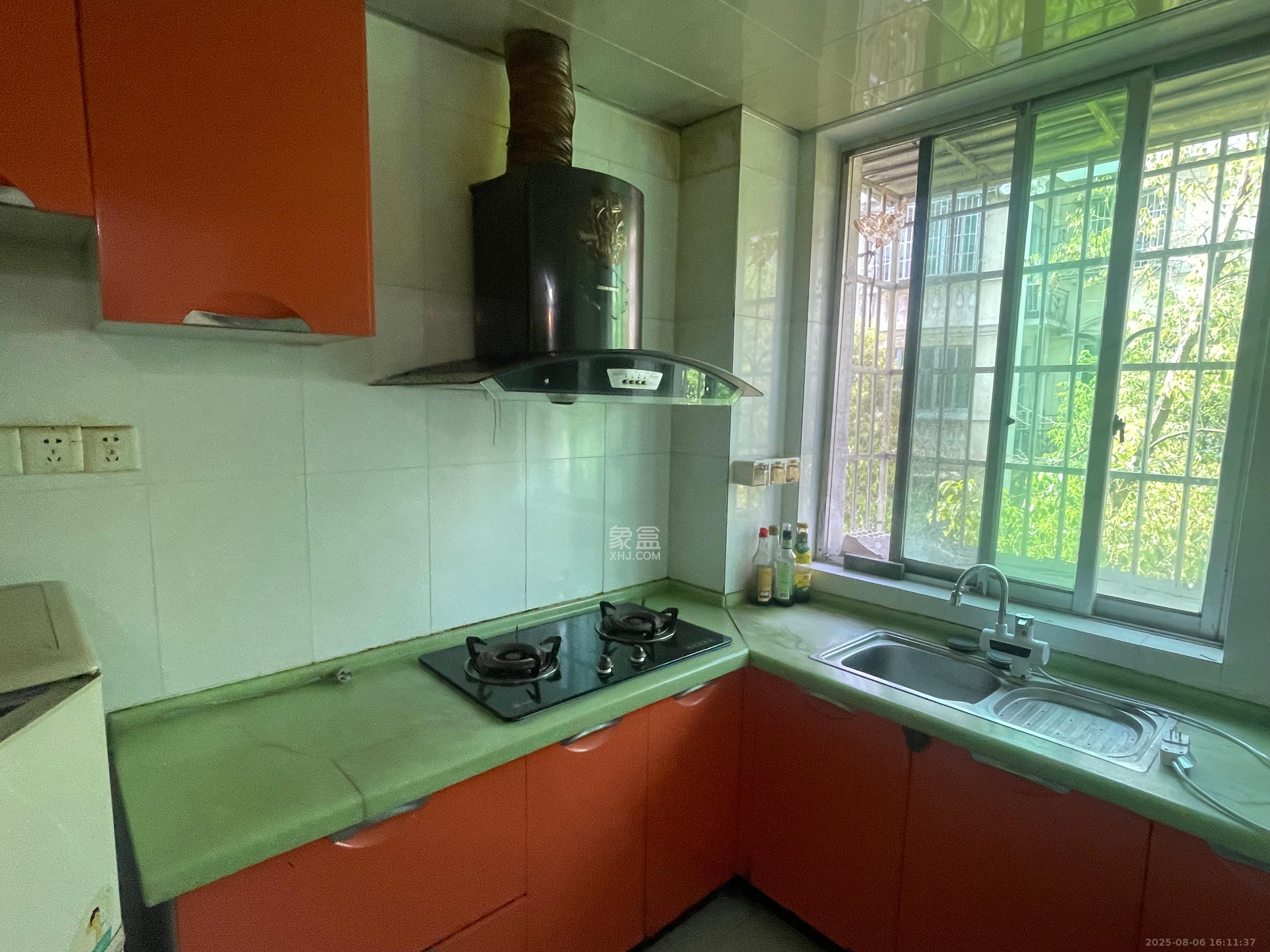 中南汽车世界 2室2厅1卫 1188.0元/月 中南汽车世界 2室2厅1卫 1188.0元/月室内图