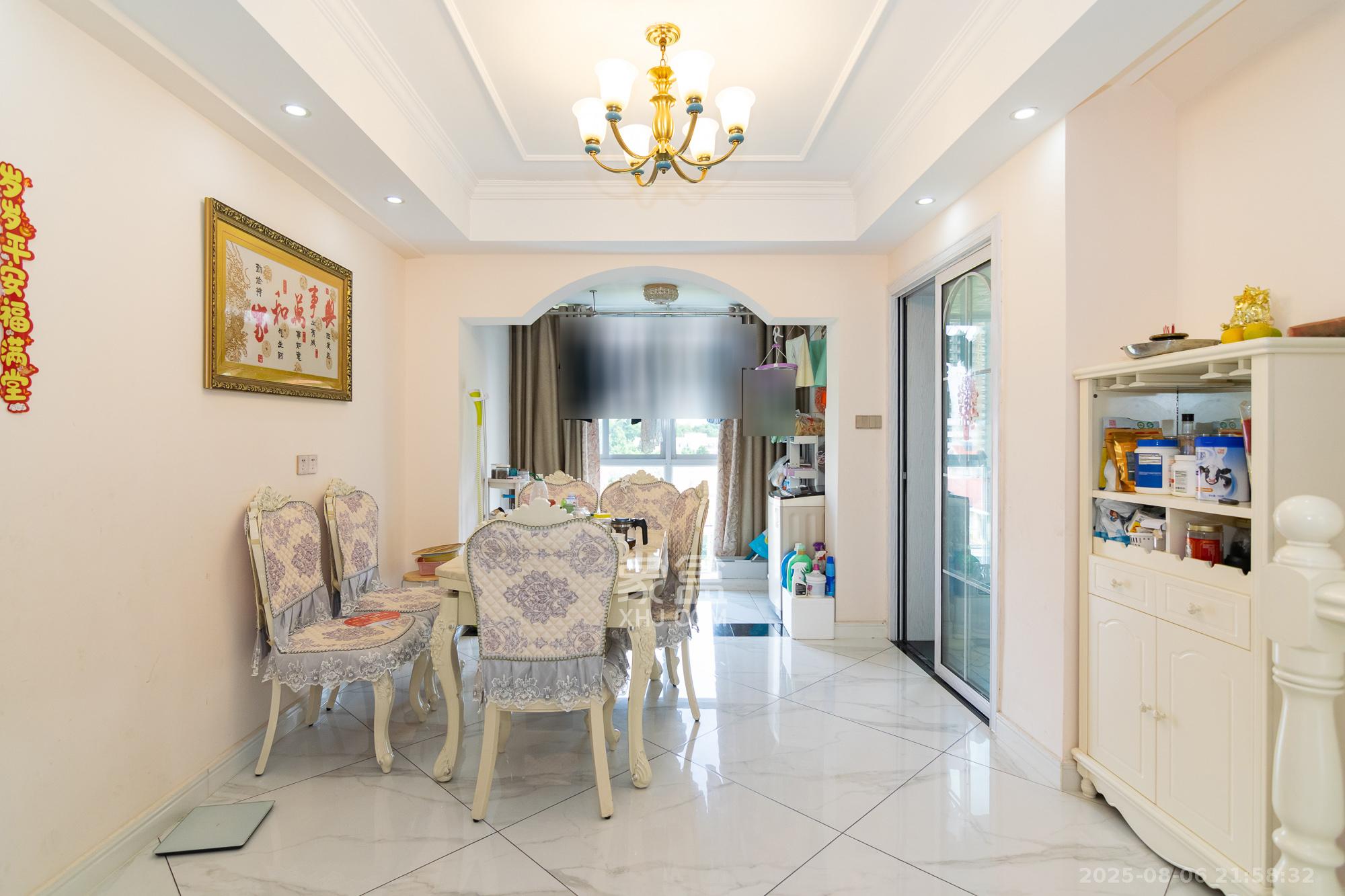 普瑞斯堡 6室2厅3卫 200.0万 普瑞斯堡 6室2厅3卫 200.0万客厅