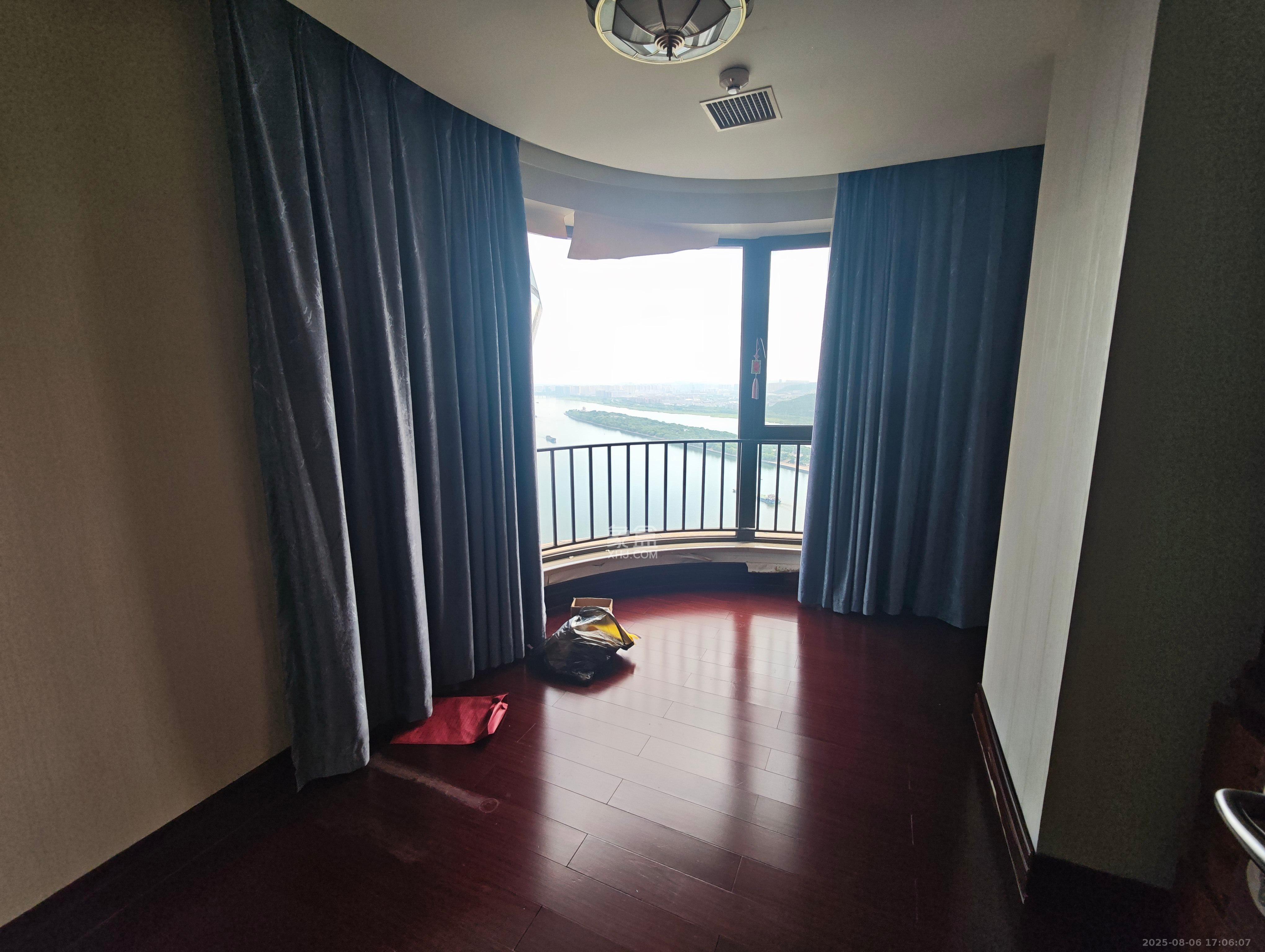 华远华中心  4室2厅4卫    15000.0元/月 华远华中心  4室2厅4卫    15000.0元/月室内图