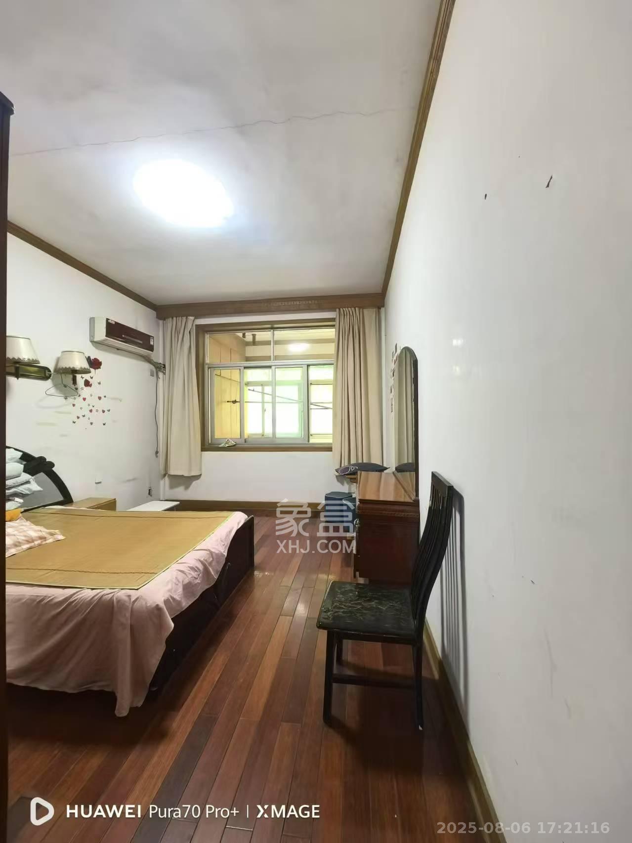 雨花区检察院宿舍  4室2厅2卫    2100.0元/月 雨花区检察院宿舍  4室2厅2卫    2100.0元/月室内图