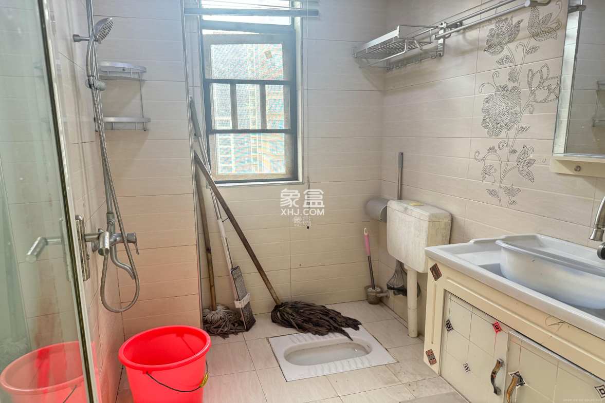 蓝山郡 4室2厅1卫 2500.0元/月 蓝山郡 4室2厅1卫 2500.0元/月室内图