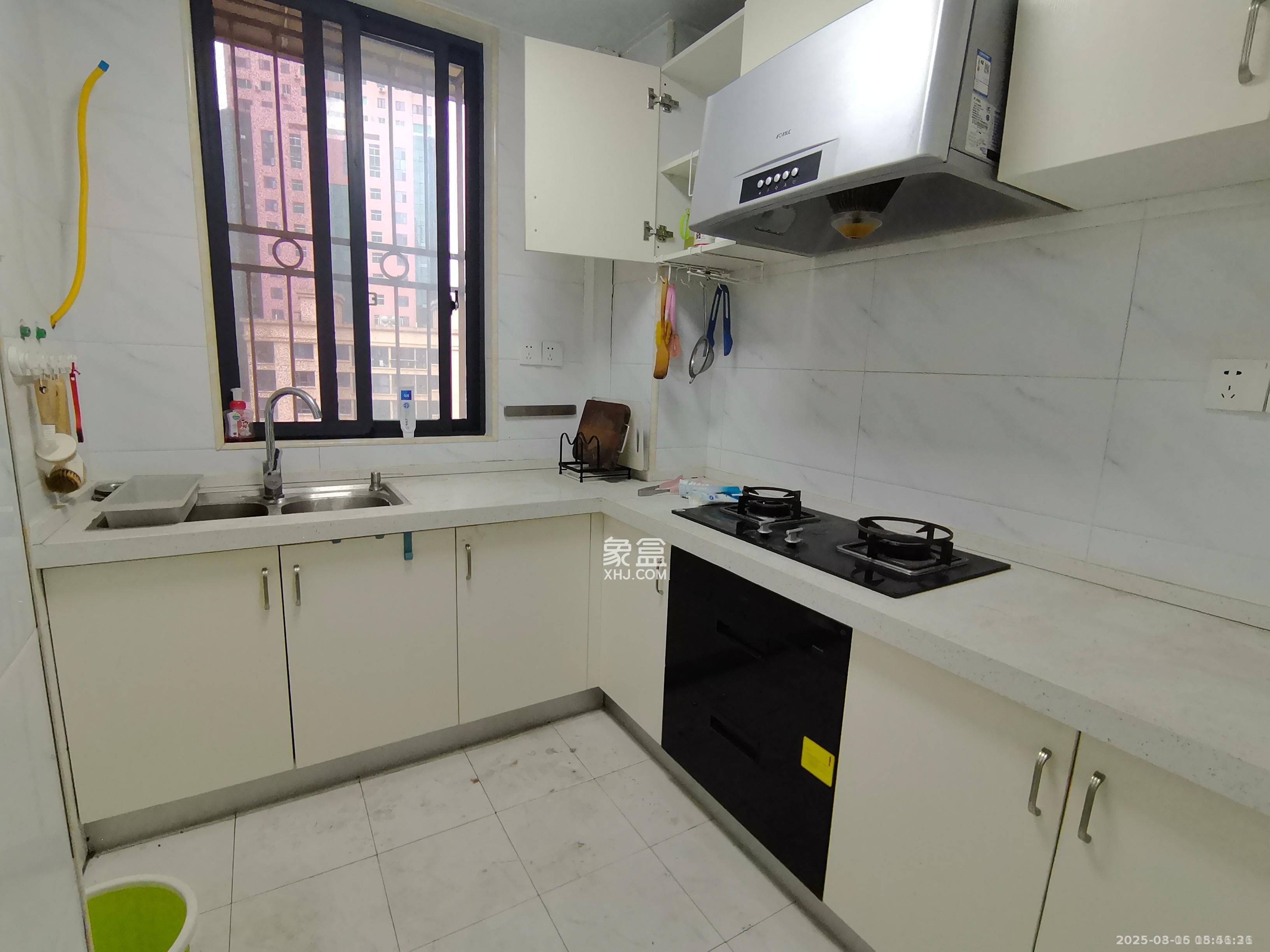 颐美园 4室1厅1卫 3200.0元/月 颐美园 4室1厅1卫 3200.0元/月室内图