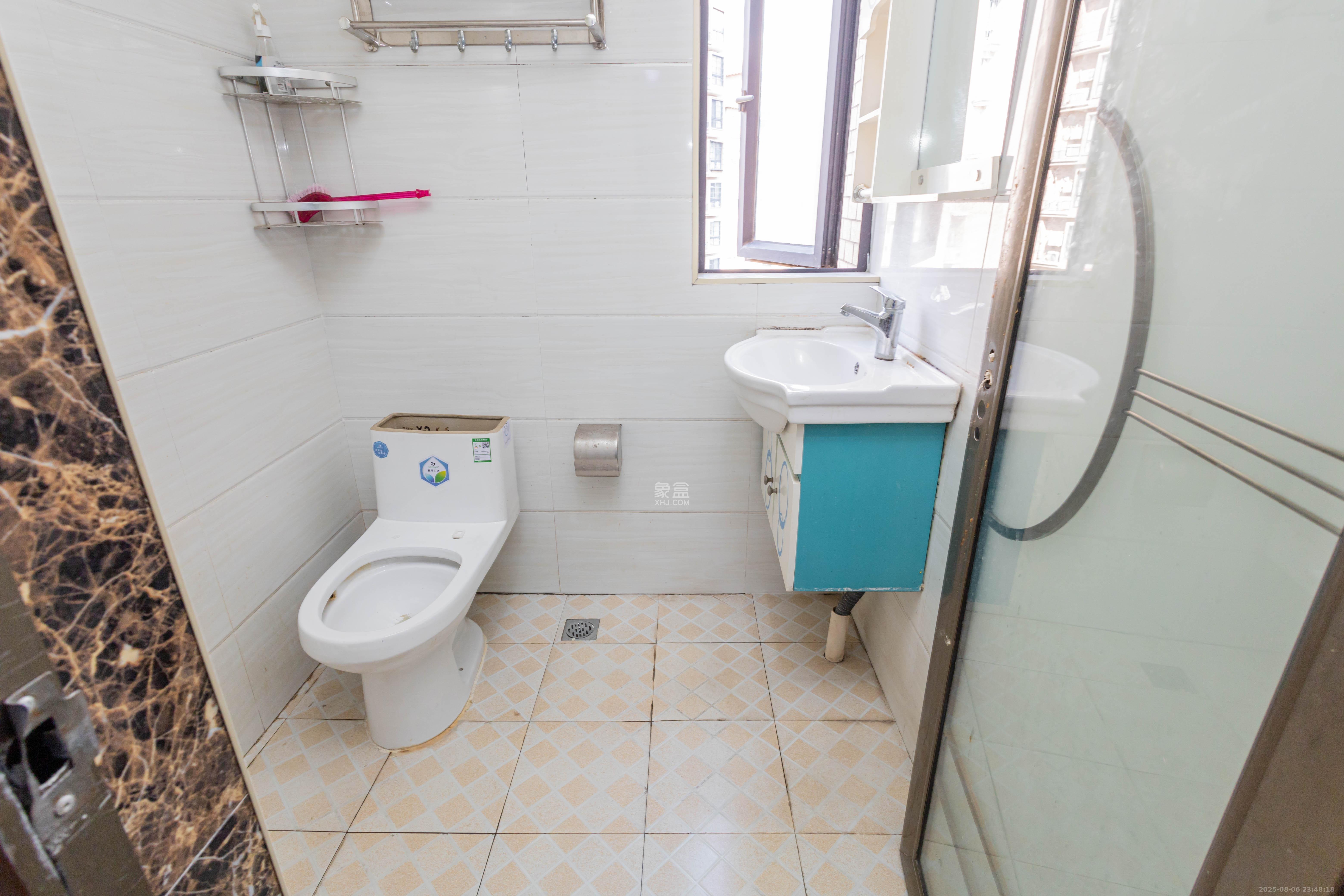 康桥长郡 4室2厅2卫 96.0万 康桥长郡 4室2厅2卫 96.0万卫生间