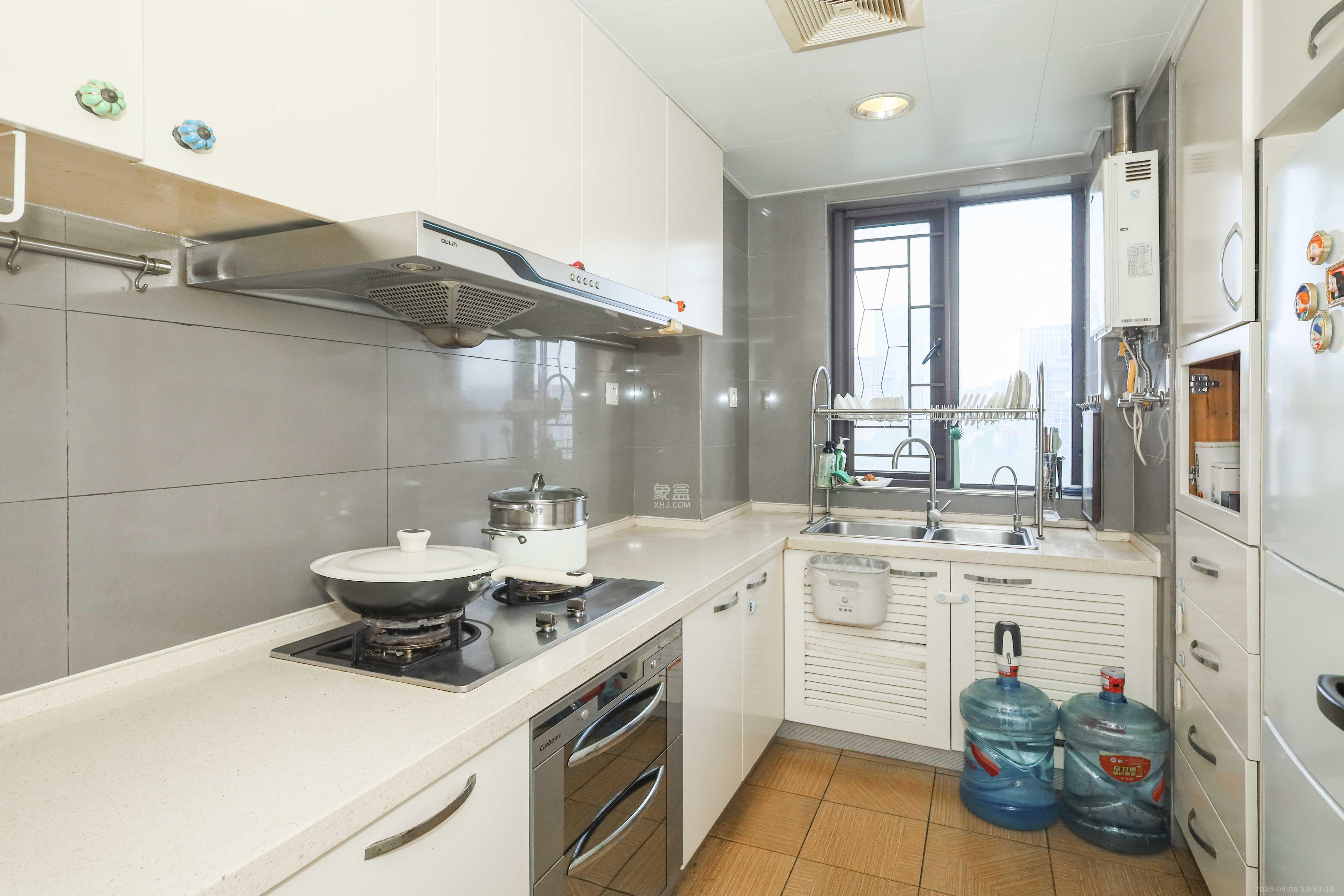 保利麓谷林语E区 3室2厅1卫 100.0万 保利麓谷林语E区 3室2厅1卫 100.0万厨房