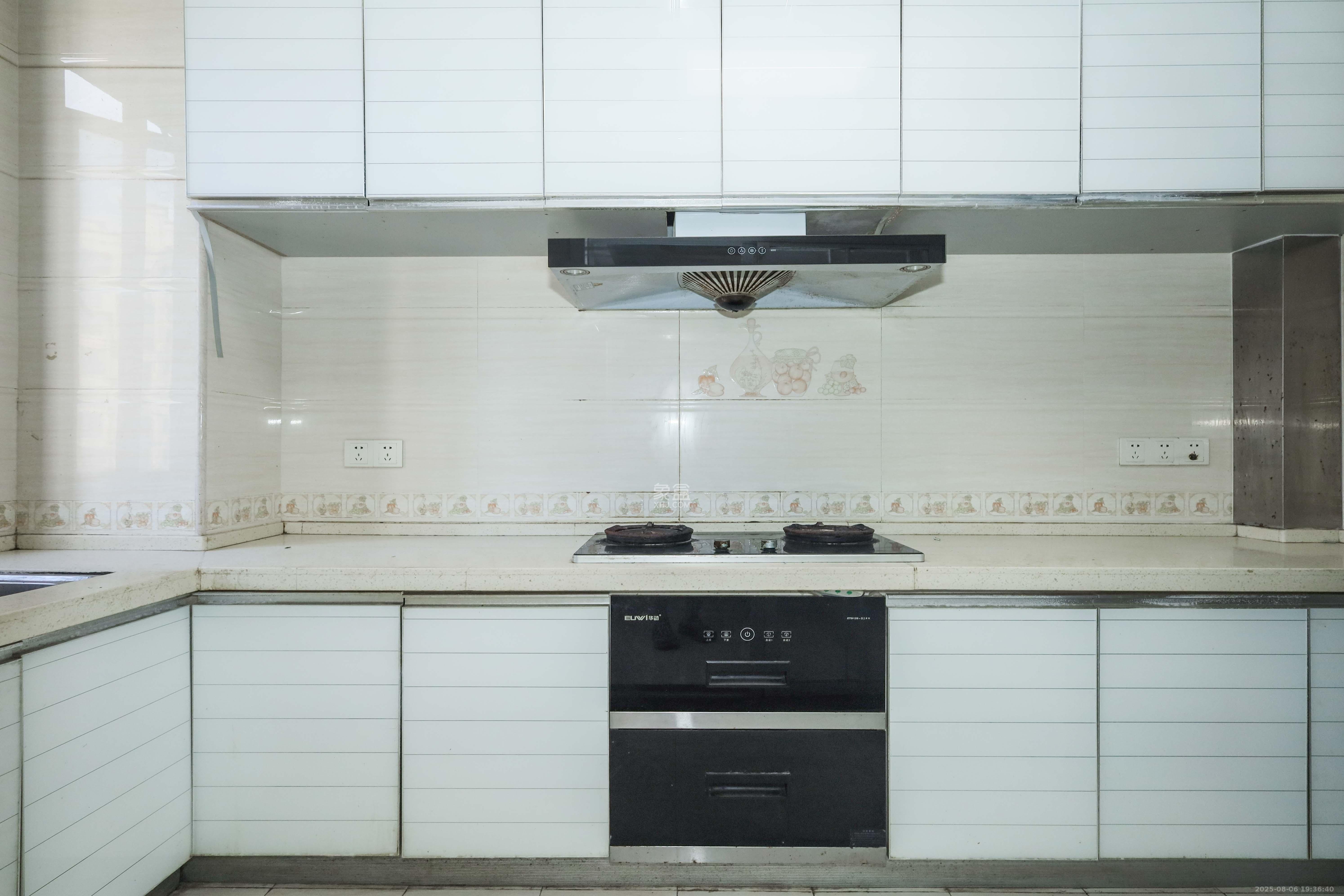 保利麓谷林语F区  3室2厅2卫    106.0万 保利麓谷林语F区  3室2厅2卫    106.0万厨房