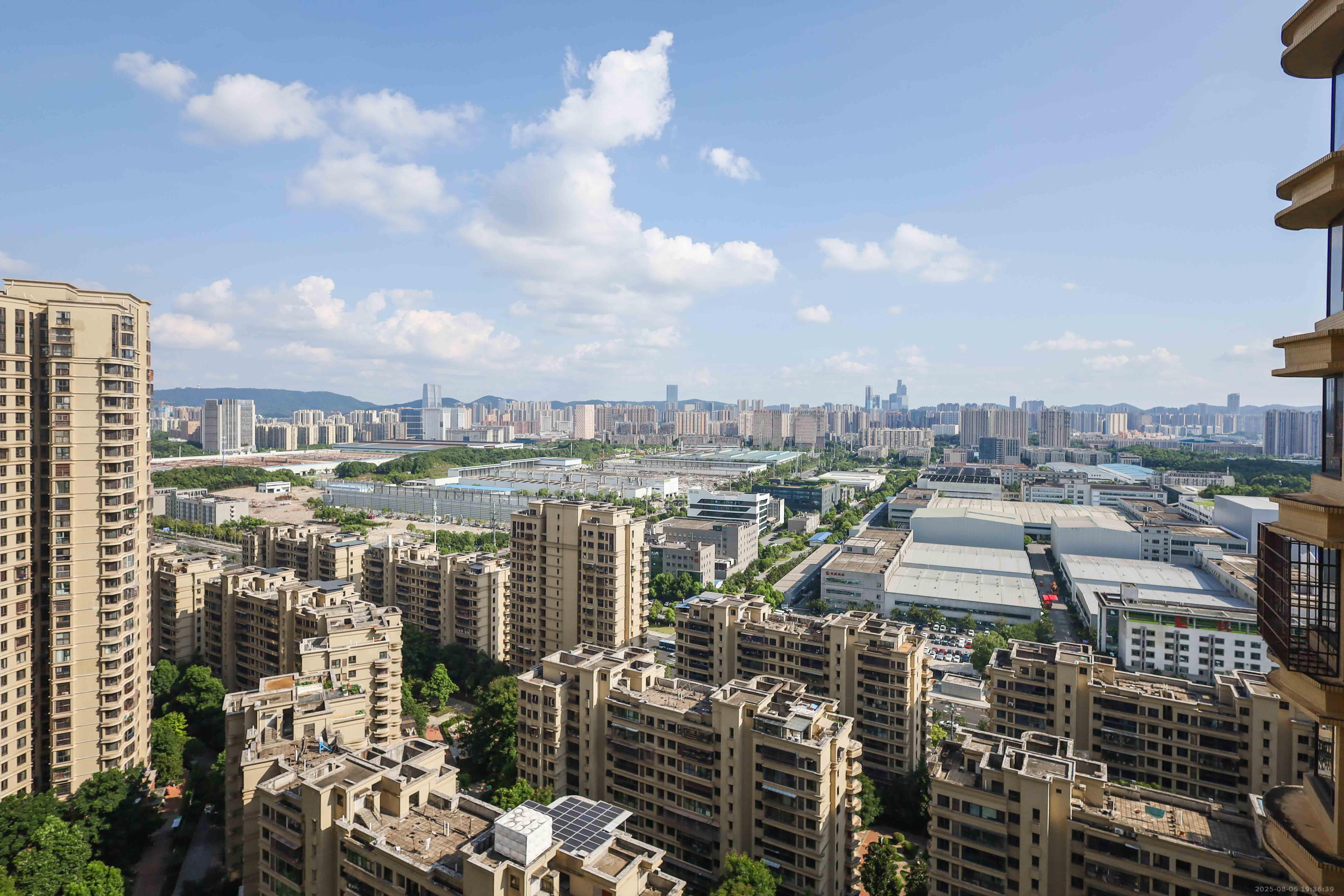 保利麓谷林语F区  3室2厅2卫    106.0万 保利麓谷林语F区  3室2厅2卫    106.0万阳台