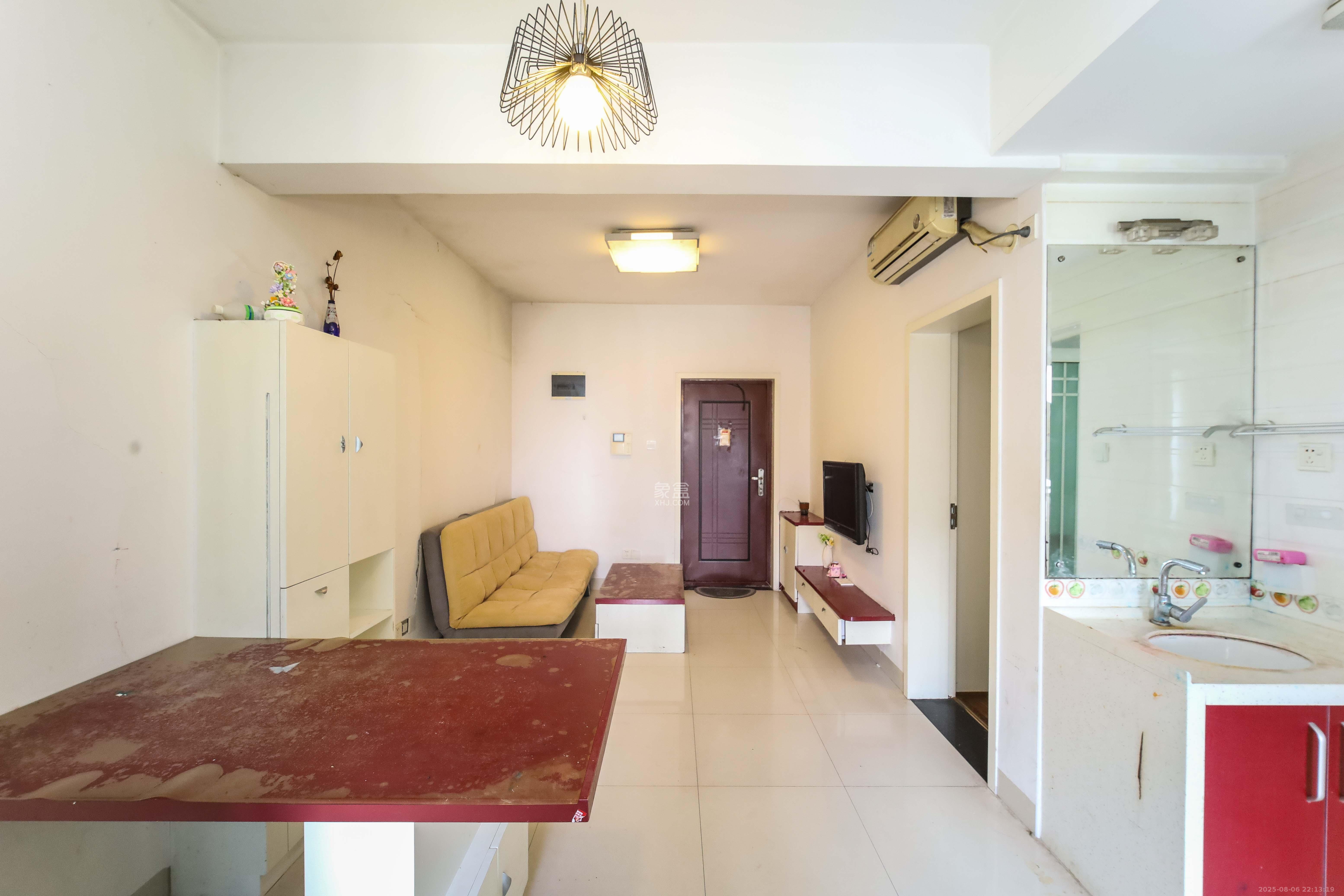 汇都公寓  1室1厅1卫    38.8万 汇都公寓  1室1厅1卫    38.8万客厅