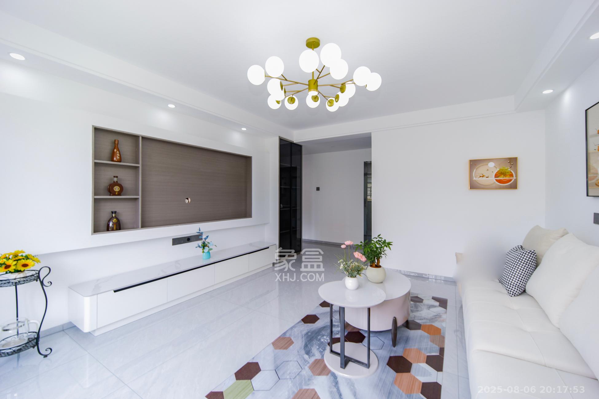 绿荫家园  3室2厅2卫    66.8万客厅