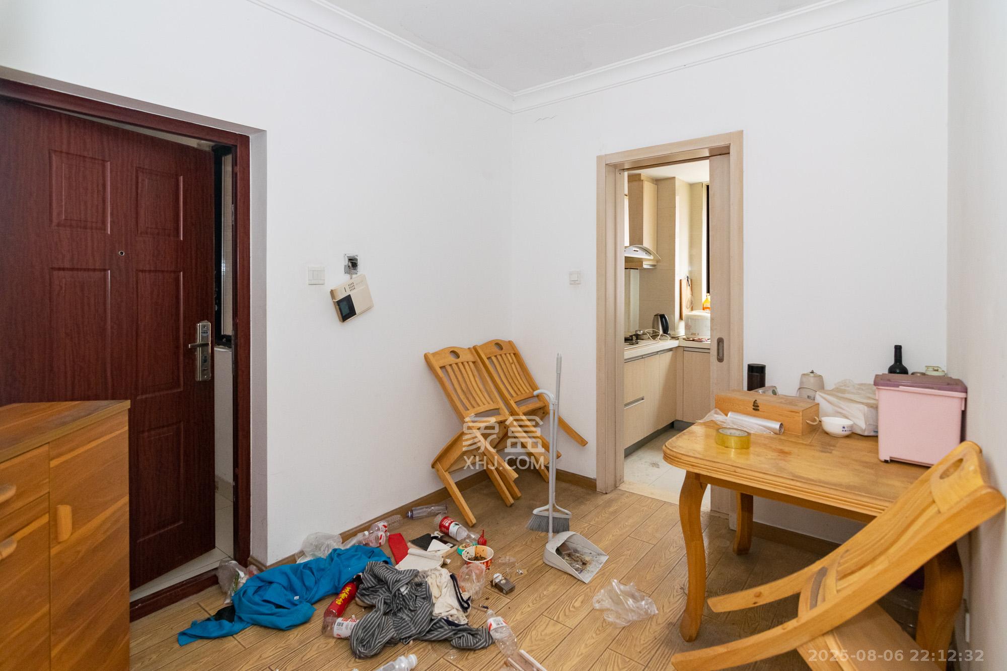 新城国际花都 3室2厅1卫 63.8万 新城国际花都 3室2厅1卫 63.8万客厅