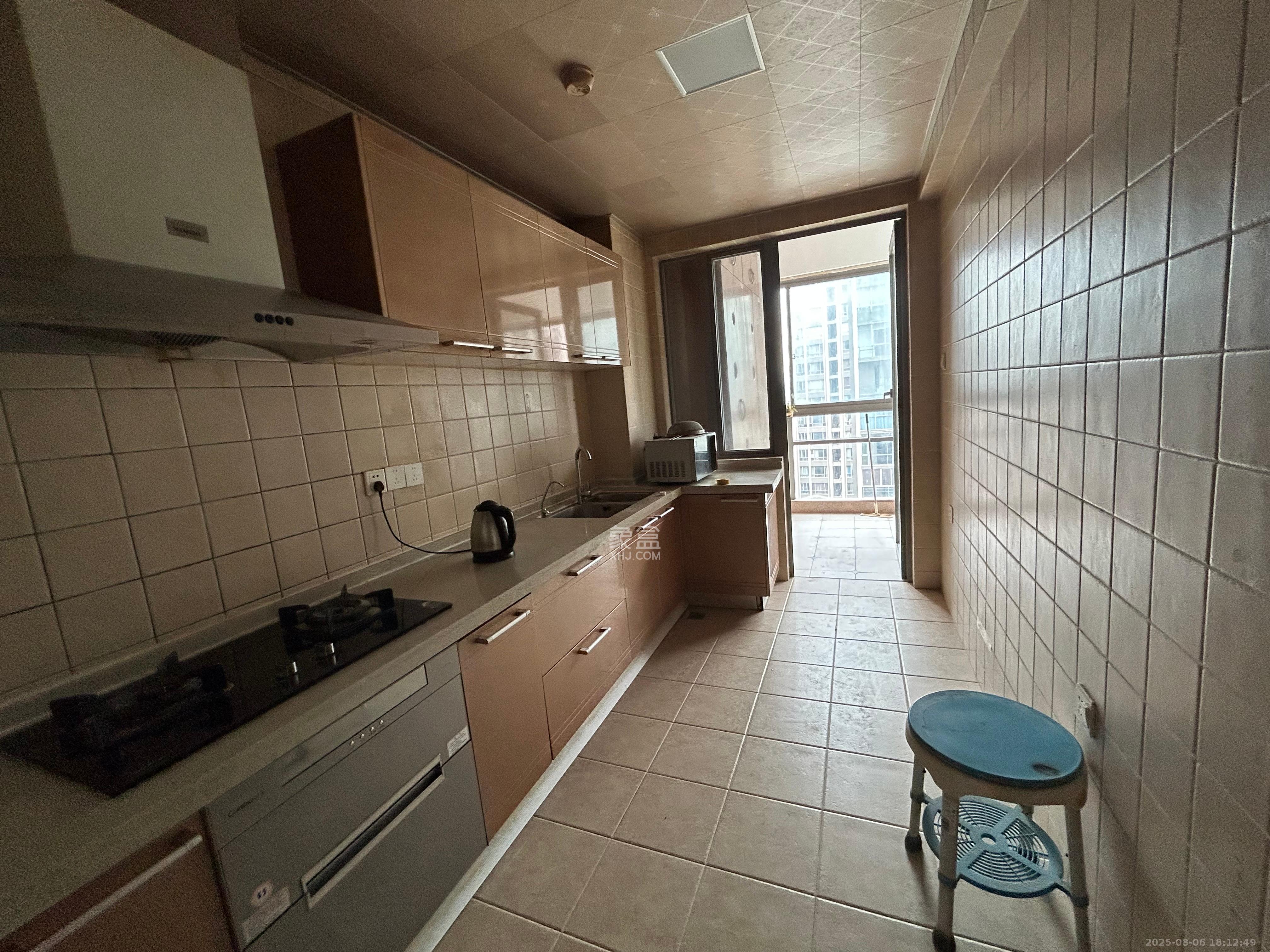 建鸿达华都(华都小户型及大华写字楼) 4室2厅3卫 7000.0元/月 建鸿达华都(华都小户型及大华写字楼) 4室2厅3卫 7000.0元/月室内图