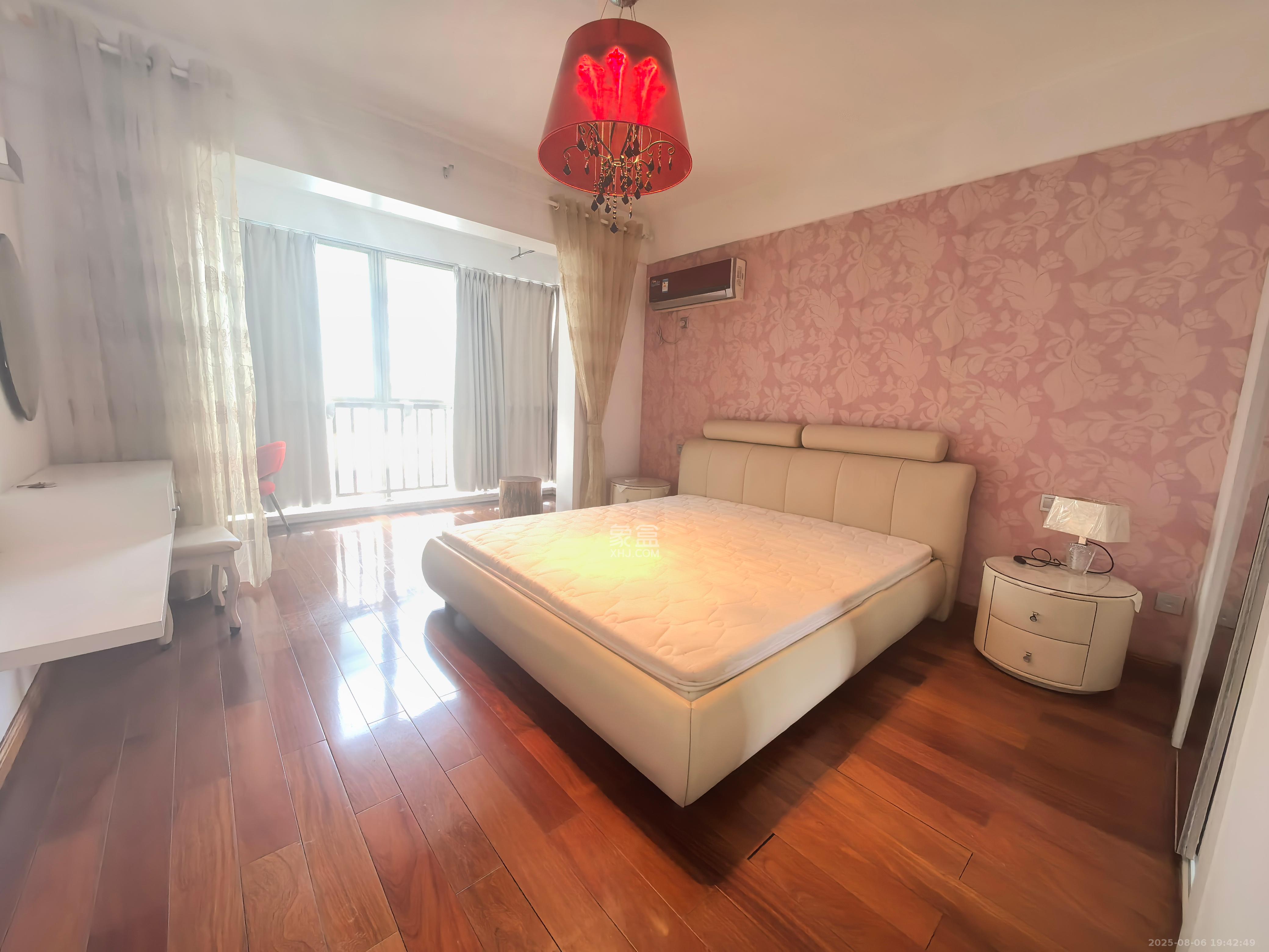 中天枫景园  4室2厅2卫   6500.00元/月室内图