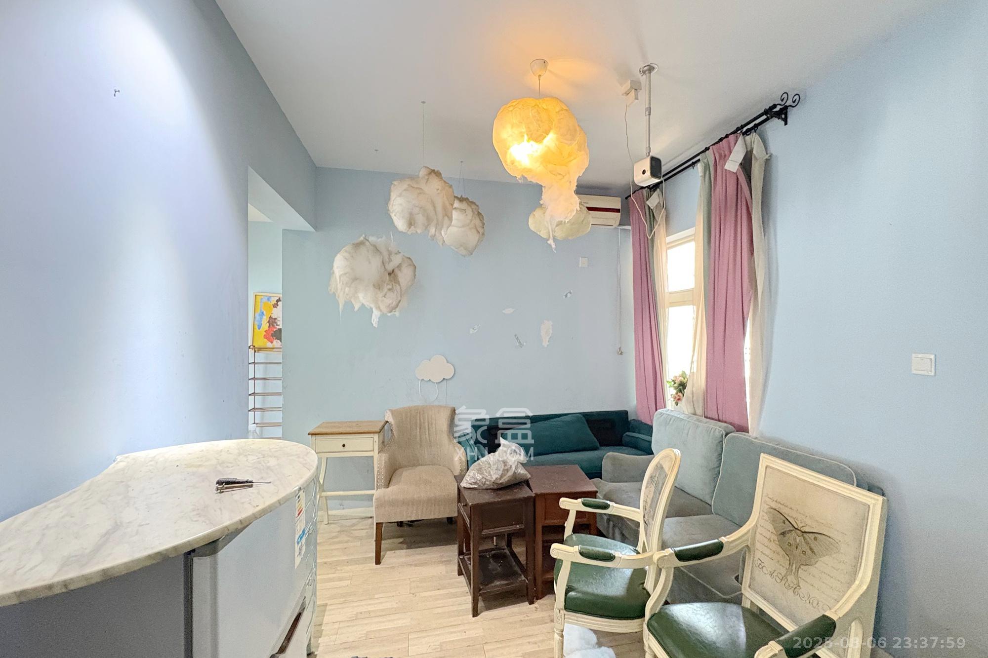 三王丽都  2室2厅1卫    140.0万 三王丽都  2室2厅1卫    140.0万客厅