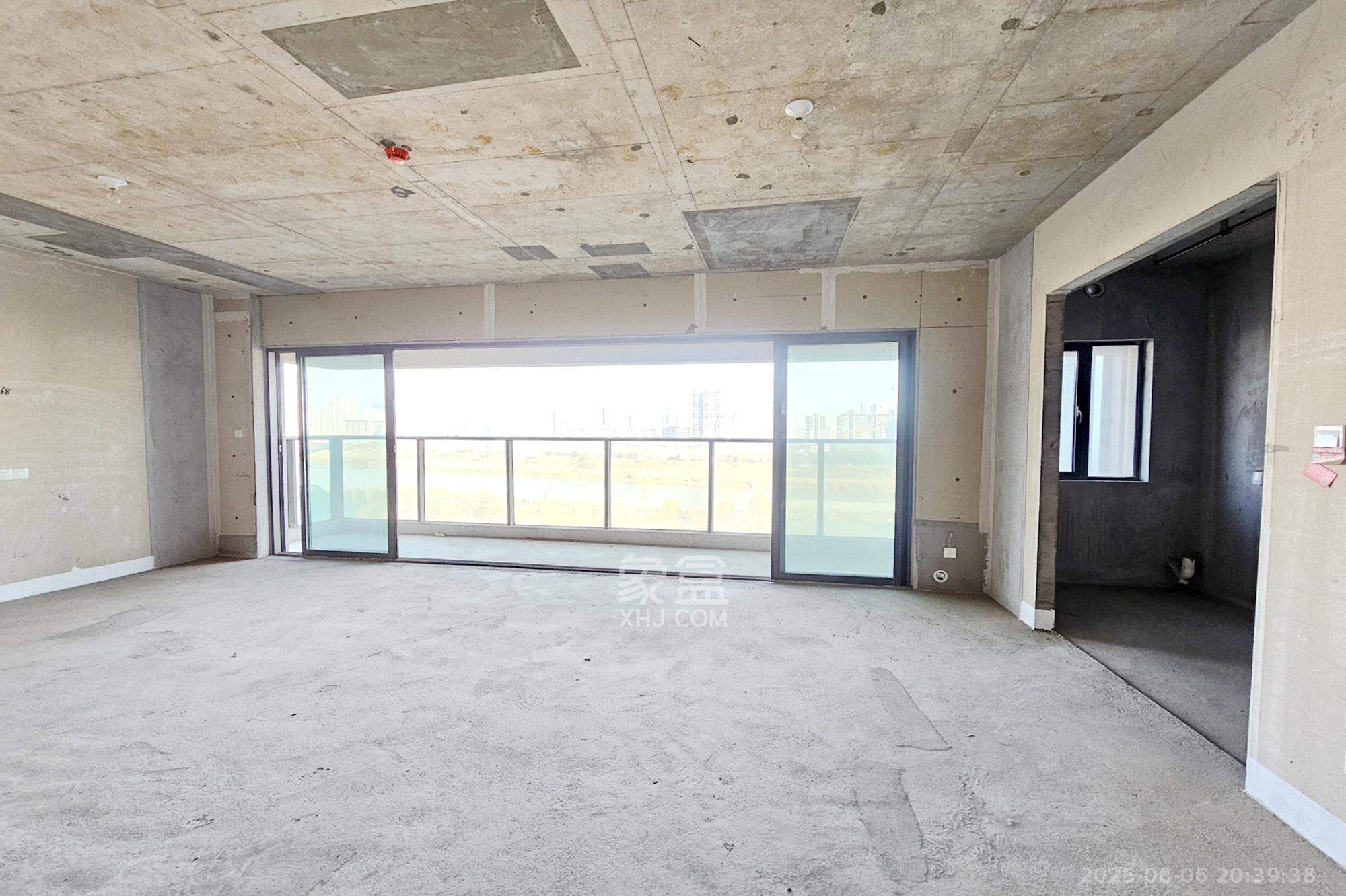 阳光城尚东湾凌云府 4室2厅2卫 185.0万 阳光城尚东湾凌云府 4室2厅2卫 185.0万客厅