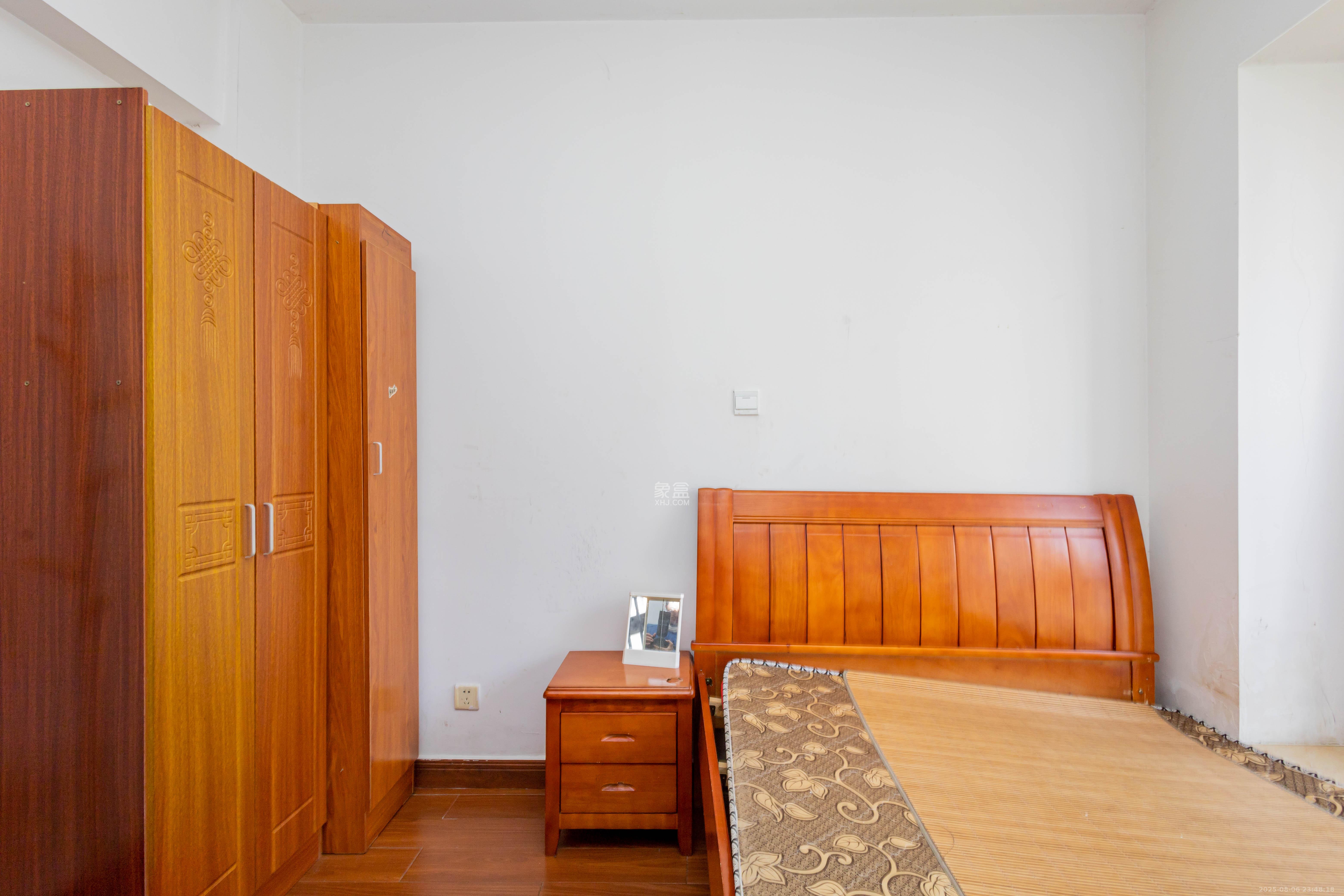 康桥长郡  4室2厅2卫    96.0万卧室