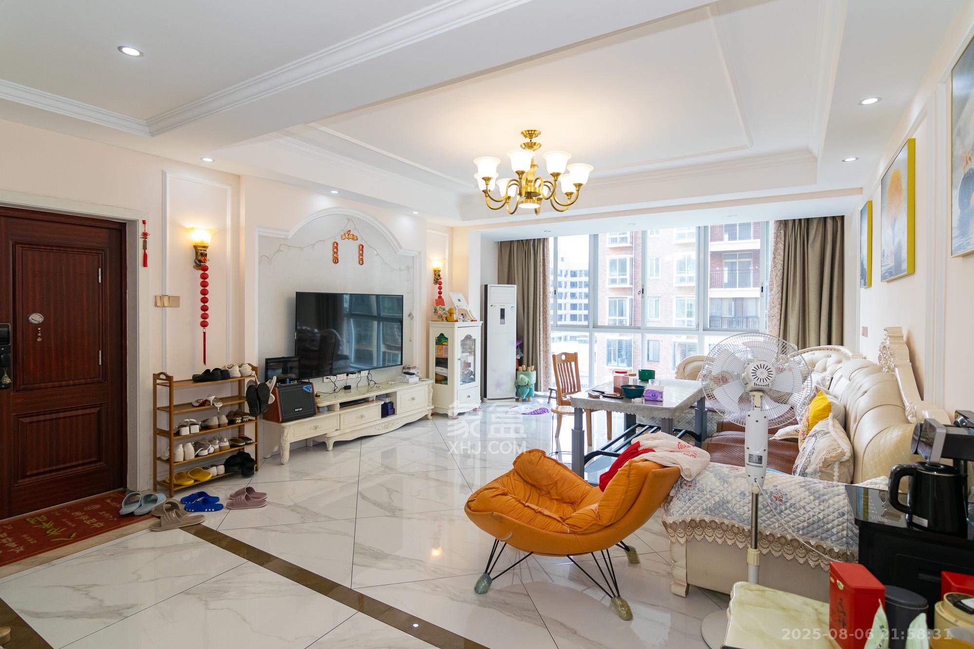 普瑞斯堡 6室2厅3卫 200.0万 普瑞斯堡 6室2厅3卫 200.0万客厅