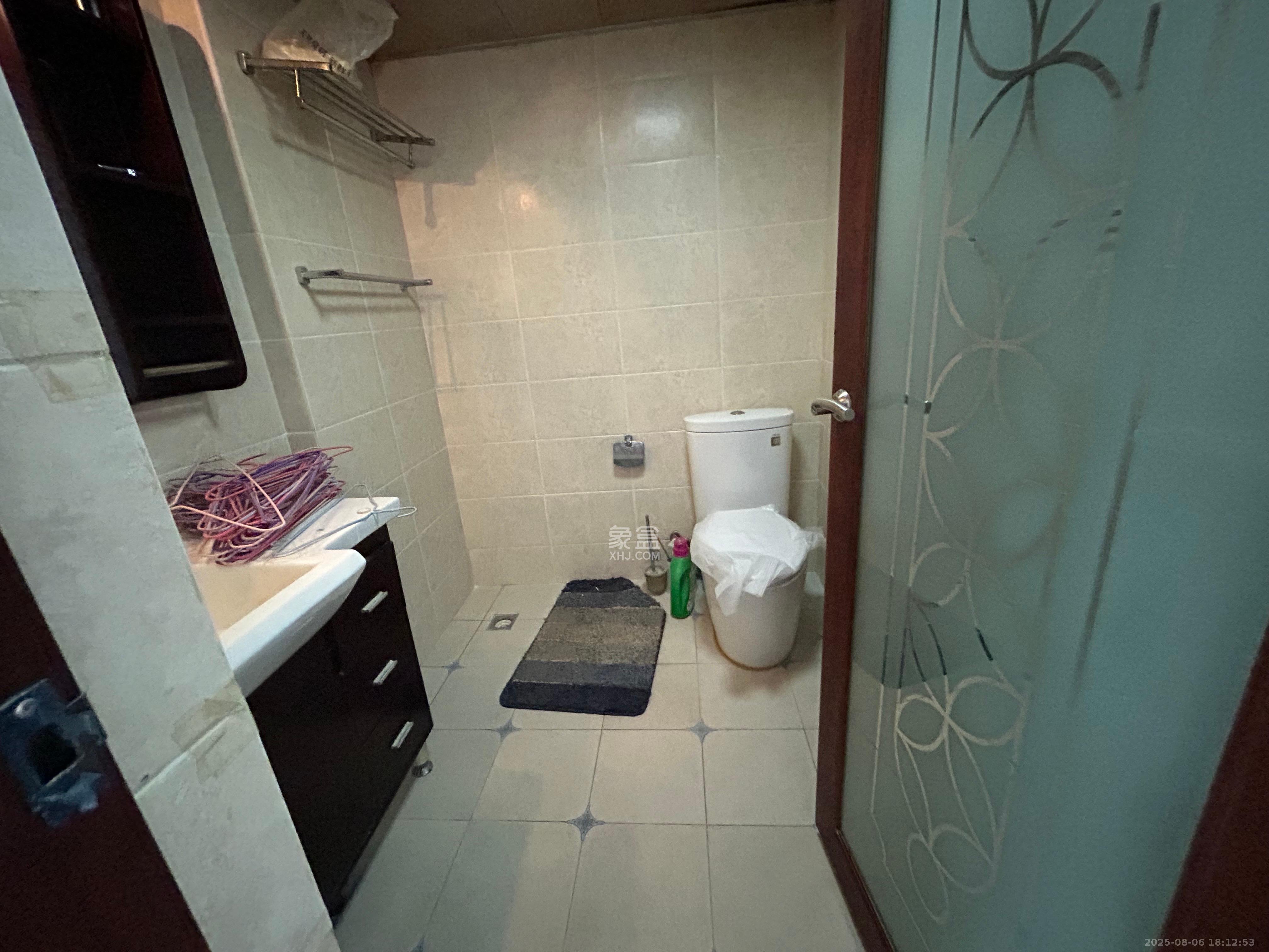 建鸿达华都(华都小户型及大华写字楼) 4室2厅3卫 7000.0元/月 建鸿达华都(华都小户型及大华写字楼) 4室2厅3卫 7000.0元/月室内图