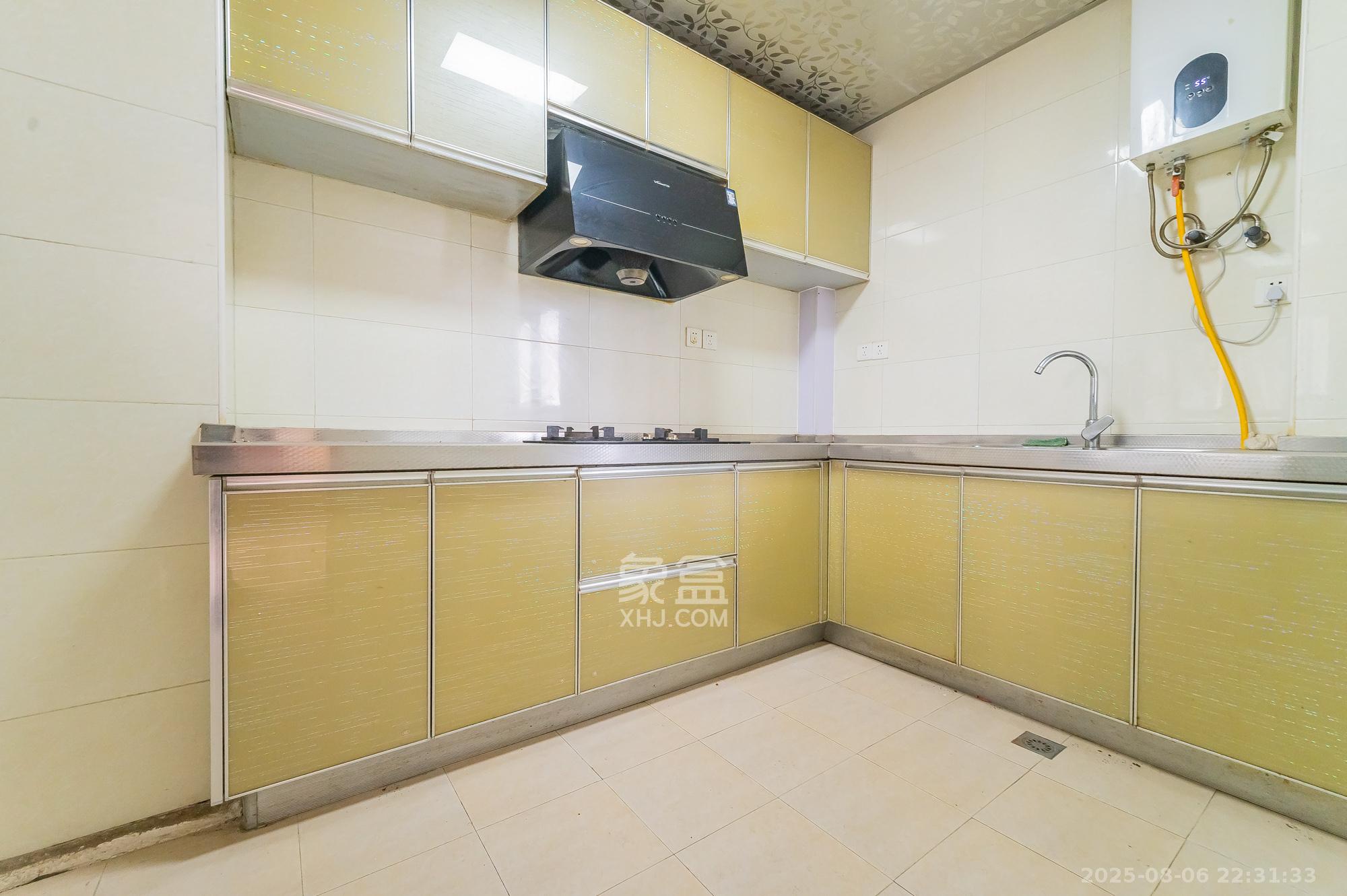 恒基凯旋门一二期  4室2厅2卫    139.0万 恒基凯旋门一二期  4室2厅2卫    139.0万厨房