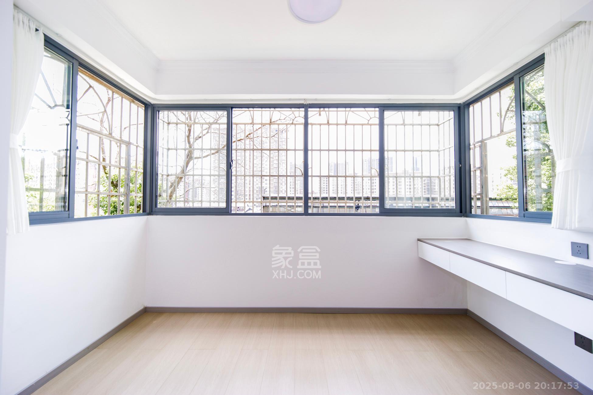 绿荫家园  3室2厅2卫    66.8万阳台