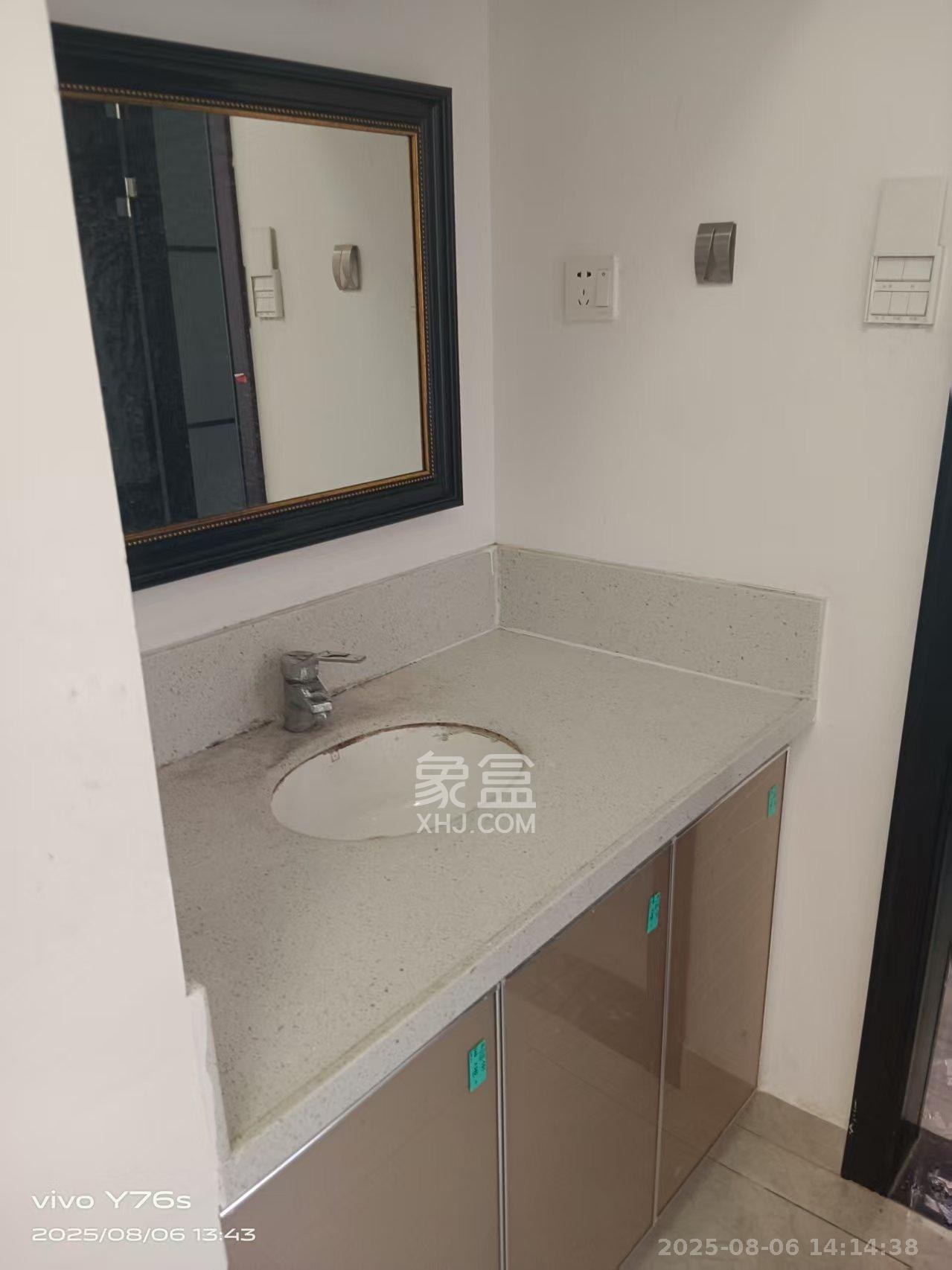 和美星城  2室2厅1卫    1800.0元/月 和美星城  2室2厅1卫    1800.0元/月室内图