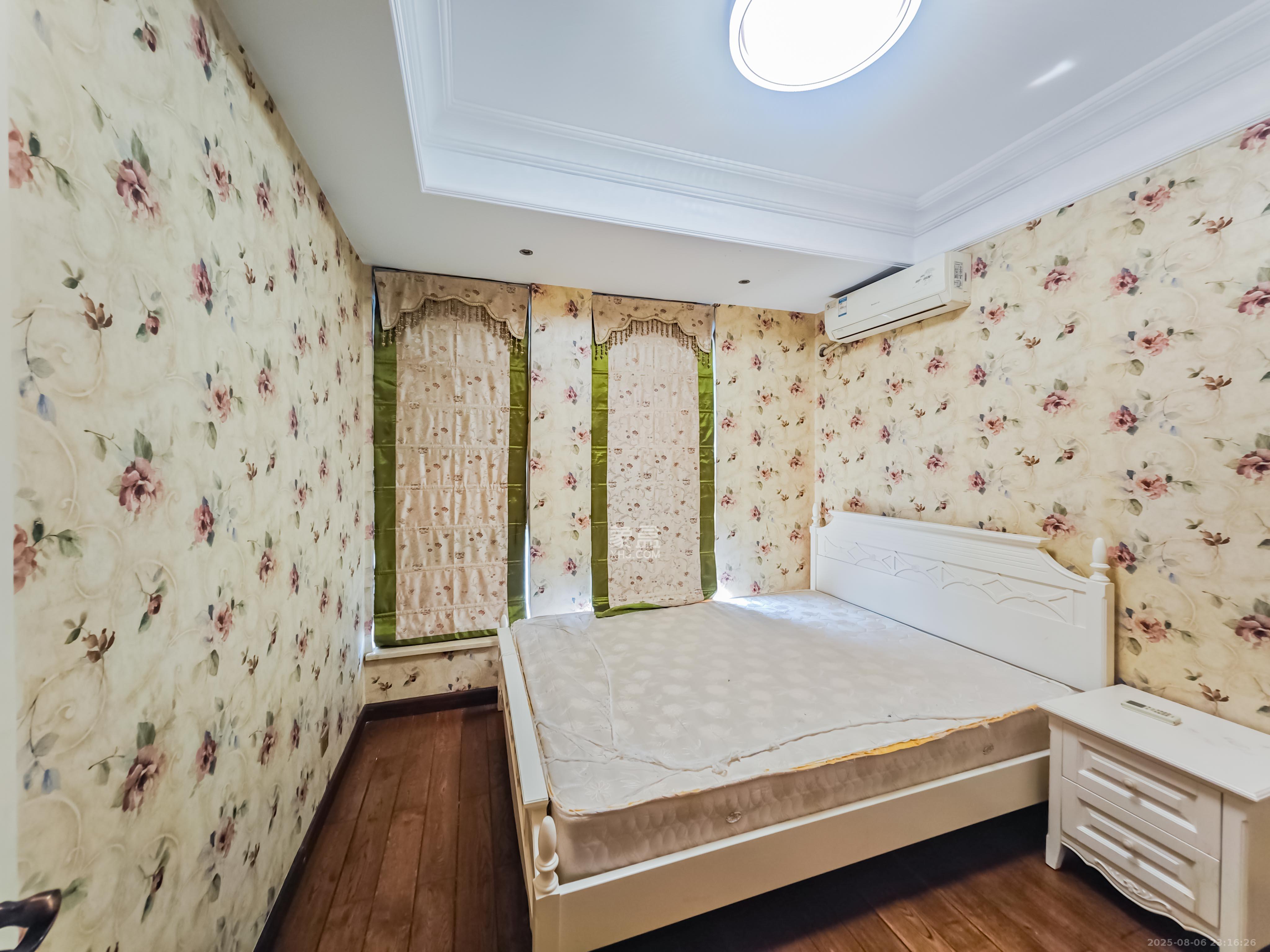 绿城桂花城  4室2厅2卫    195.0万卧室