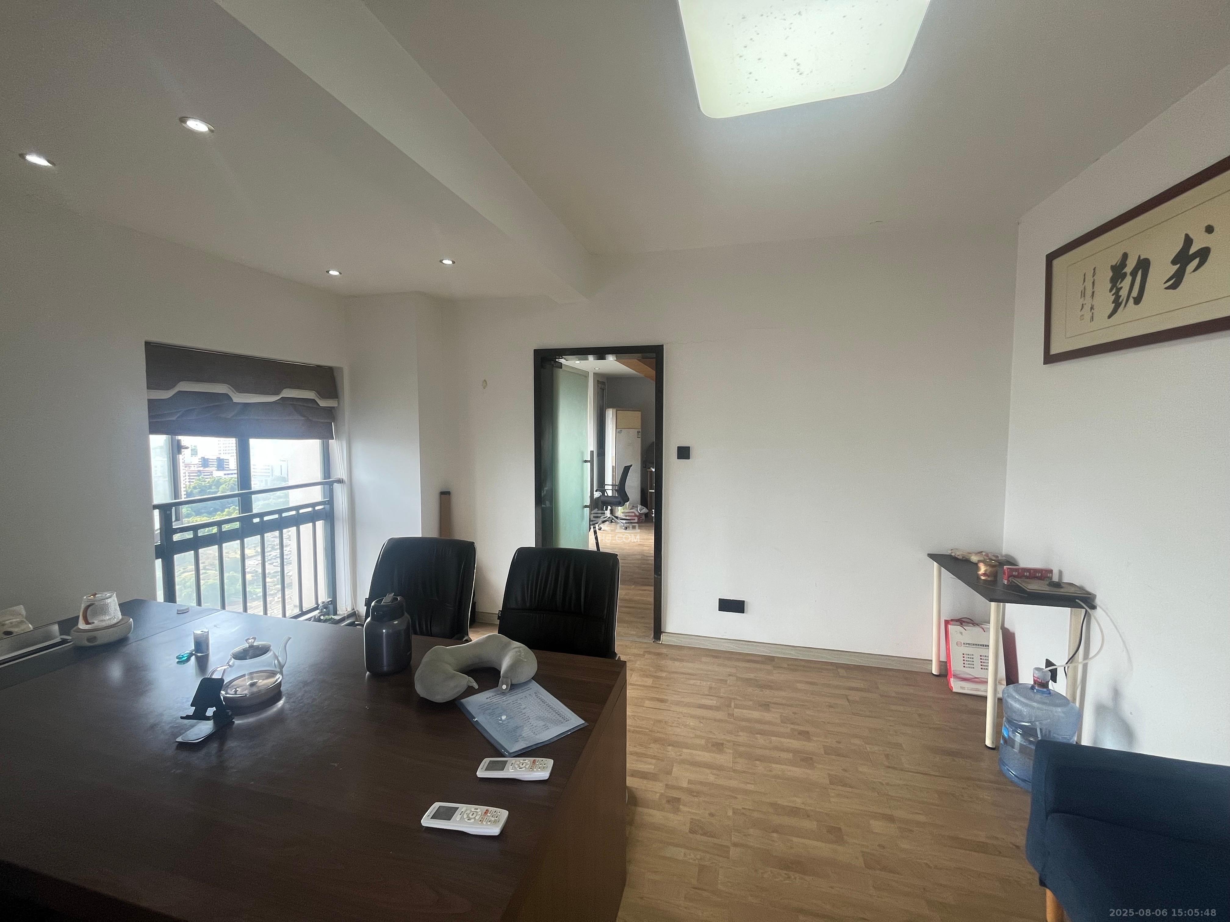 星大峰汇商务楼 3室2厅2卫 3500.0元/月 星大峰汇商务楼 3室2厅2卫 3500.0元/月室内图