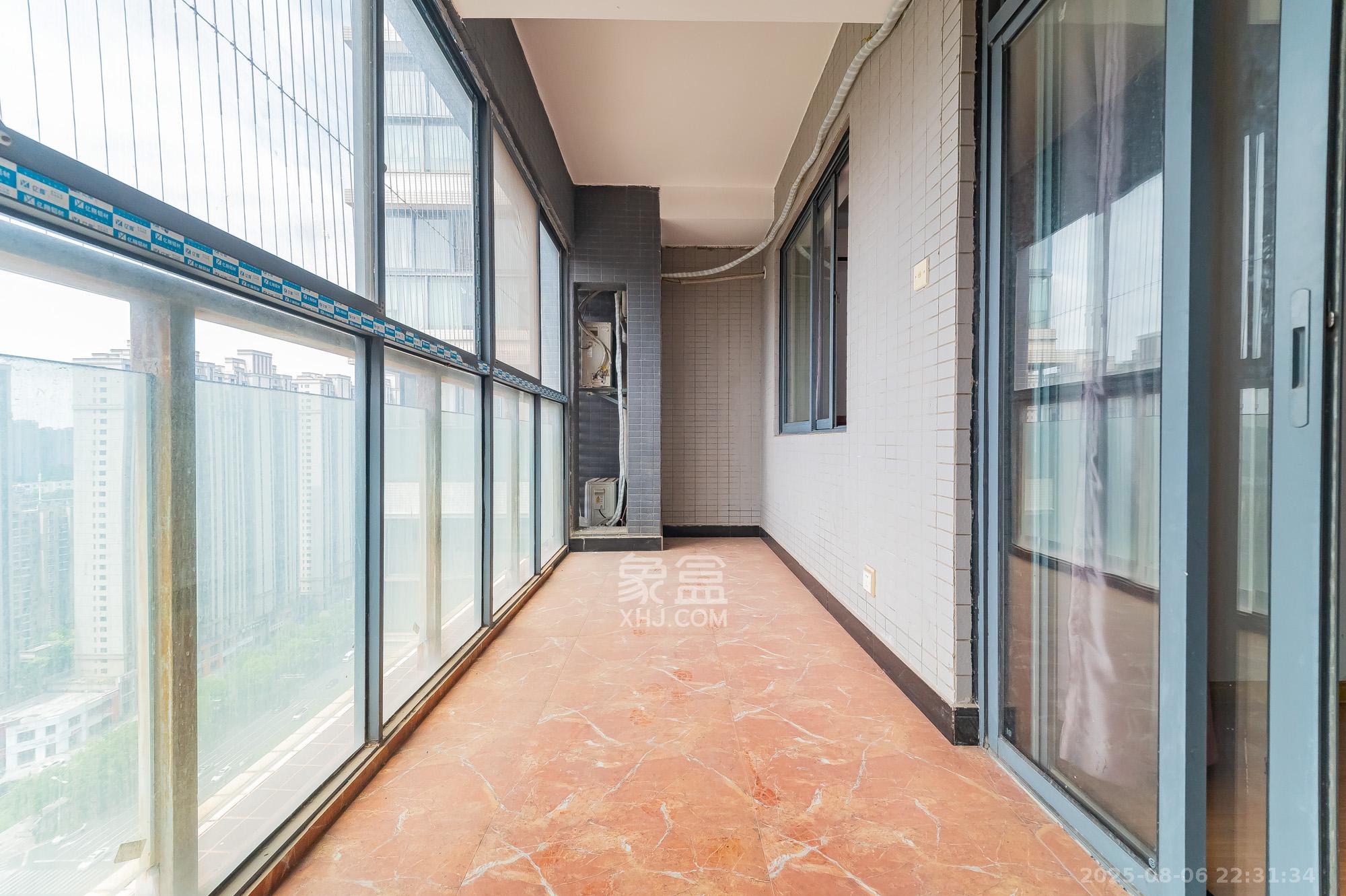 恒基凯旋门一二期  4室2厅2卫    139.0万 恒基凯旋门一二期  4室2厅2卫    139.0万阳台