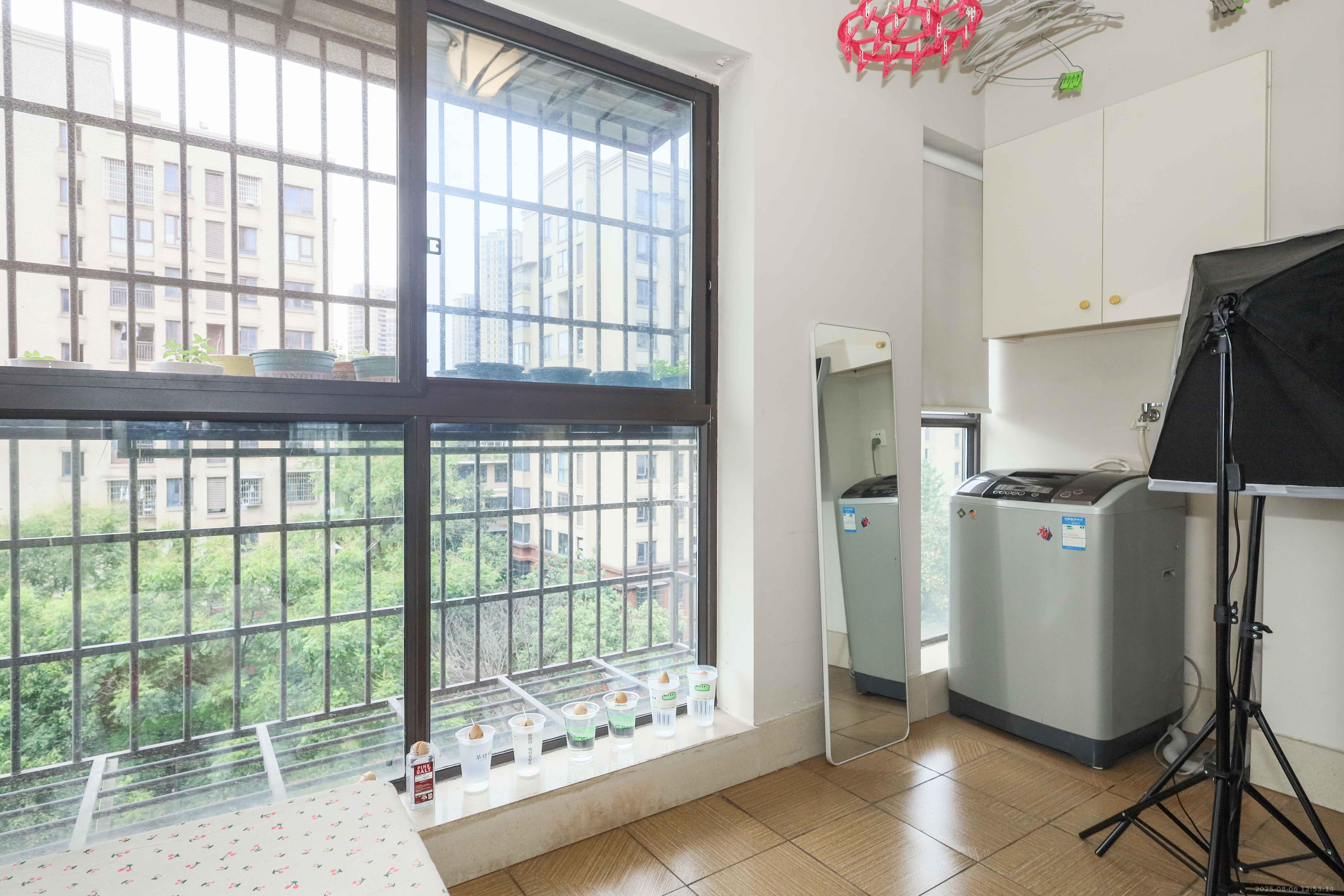 保利麓谷林语E区 3室2厅1卫 100.0万 保利麓谷林语E区 3室2厅1卫 100.0万阳台