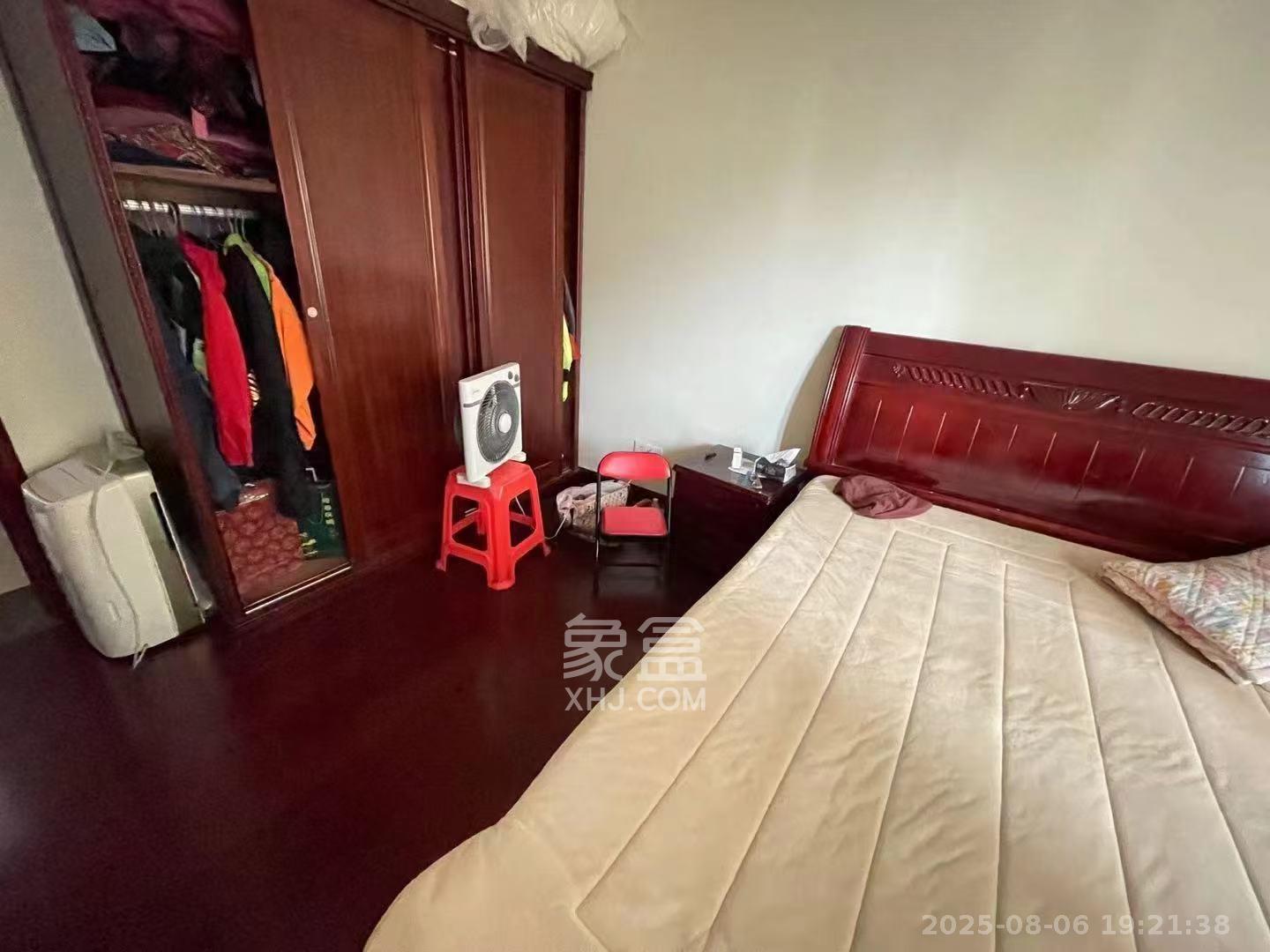 恒大华府 1室2厅1卫 3500.0元/月 恒大华府 1室2厅1卫 3500.0元/月室内图