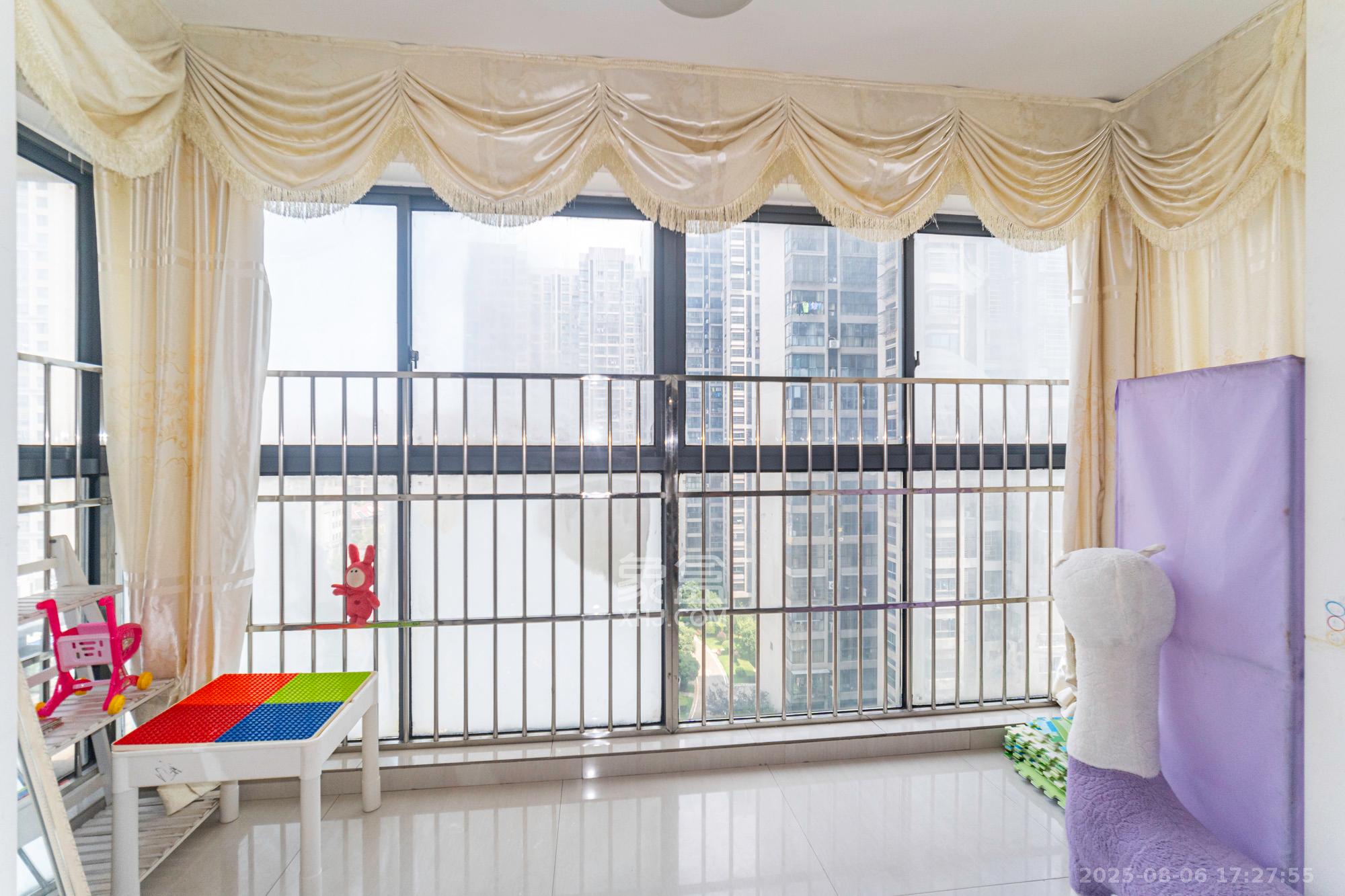 花样年华  4室2厅2卫    90.0万 花样年华  4室2厅2卫    90.0万阳台