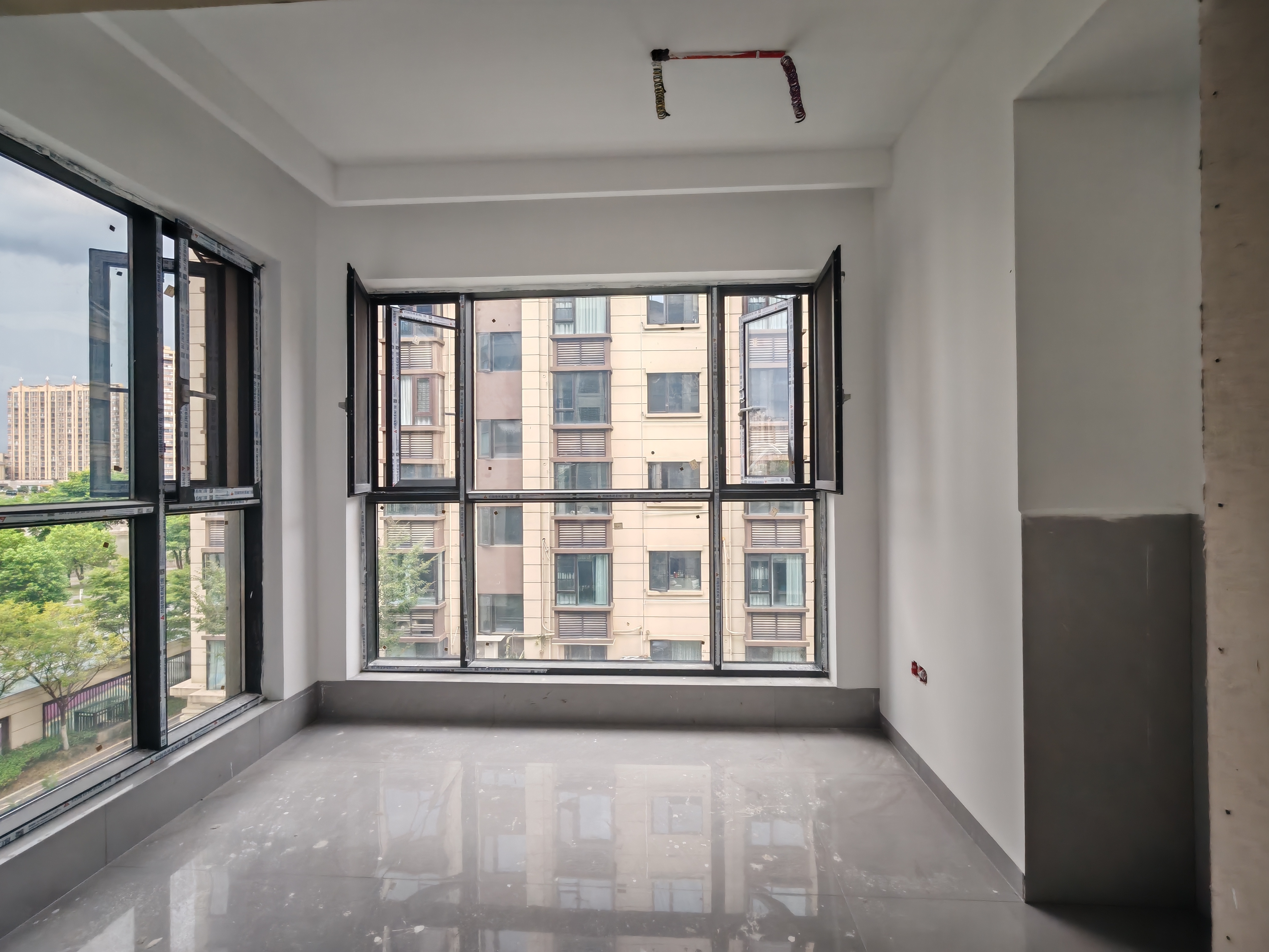 荣盛华府 4室2厅2卫 2800.0元/月 荣盛华府 4室2厅2卫 2800.0元/月室内图