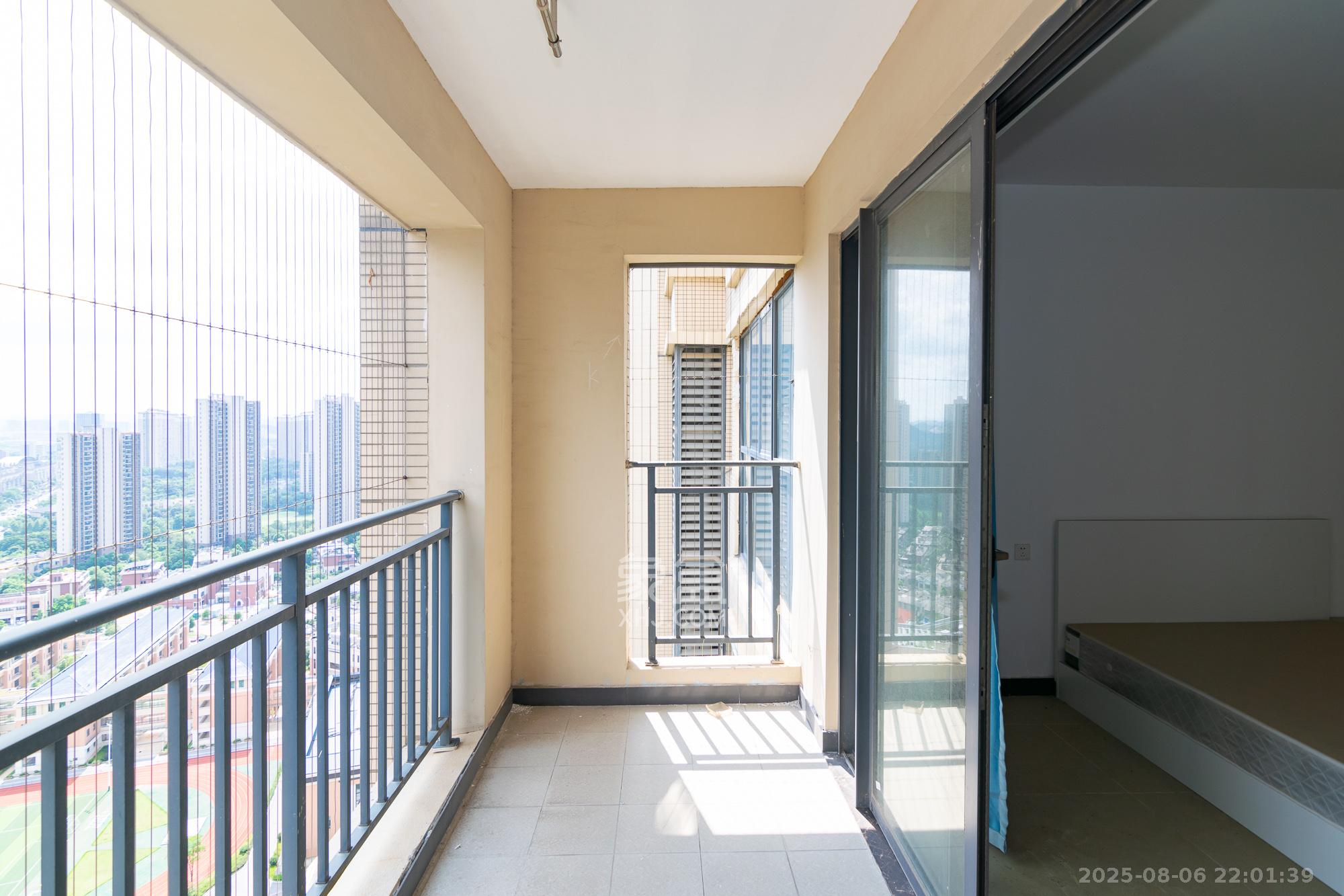 中粮自然天城 4室2厅1卫 108.0万 中粮自然天城 4室2厅1卫 108.0万阳台