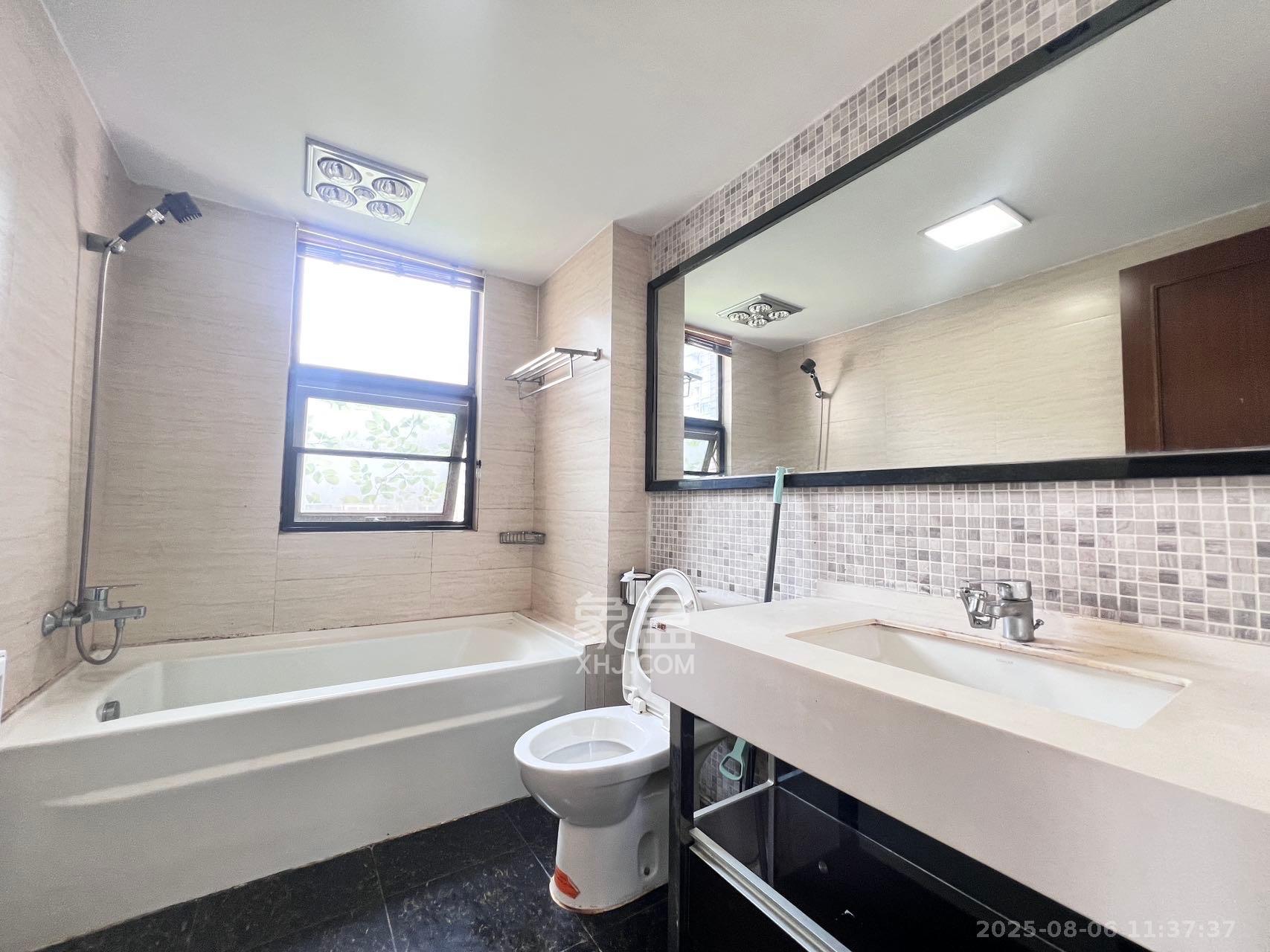 藏珑湖上国际花园 4室2厅2卫 4000.0元/月 藏珑湖上国际花园 4室2厅2卫 4000.0元/月室内图