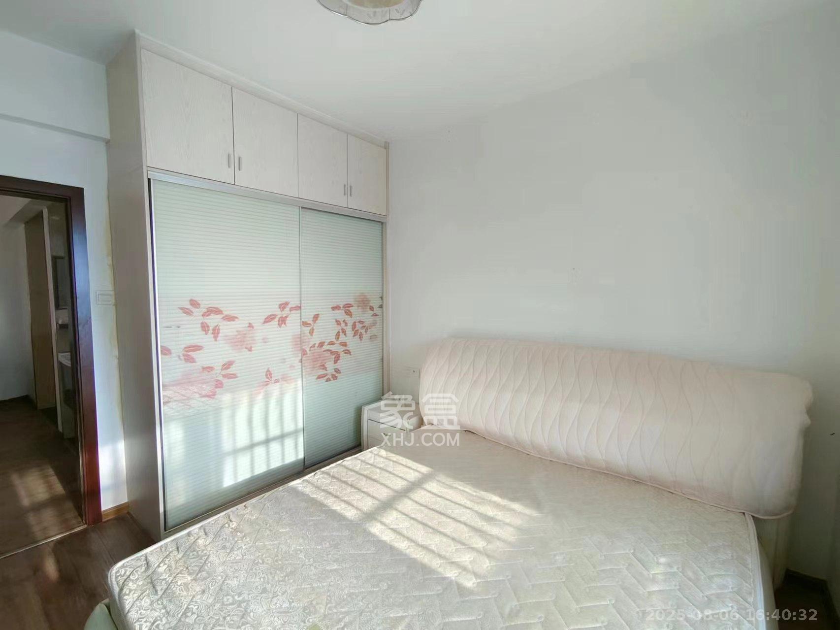 华城广场  2室1厅1卫   2400.00元/月室内图