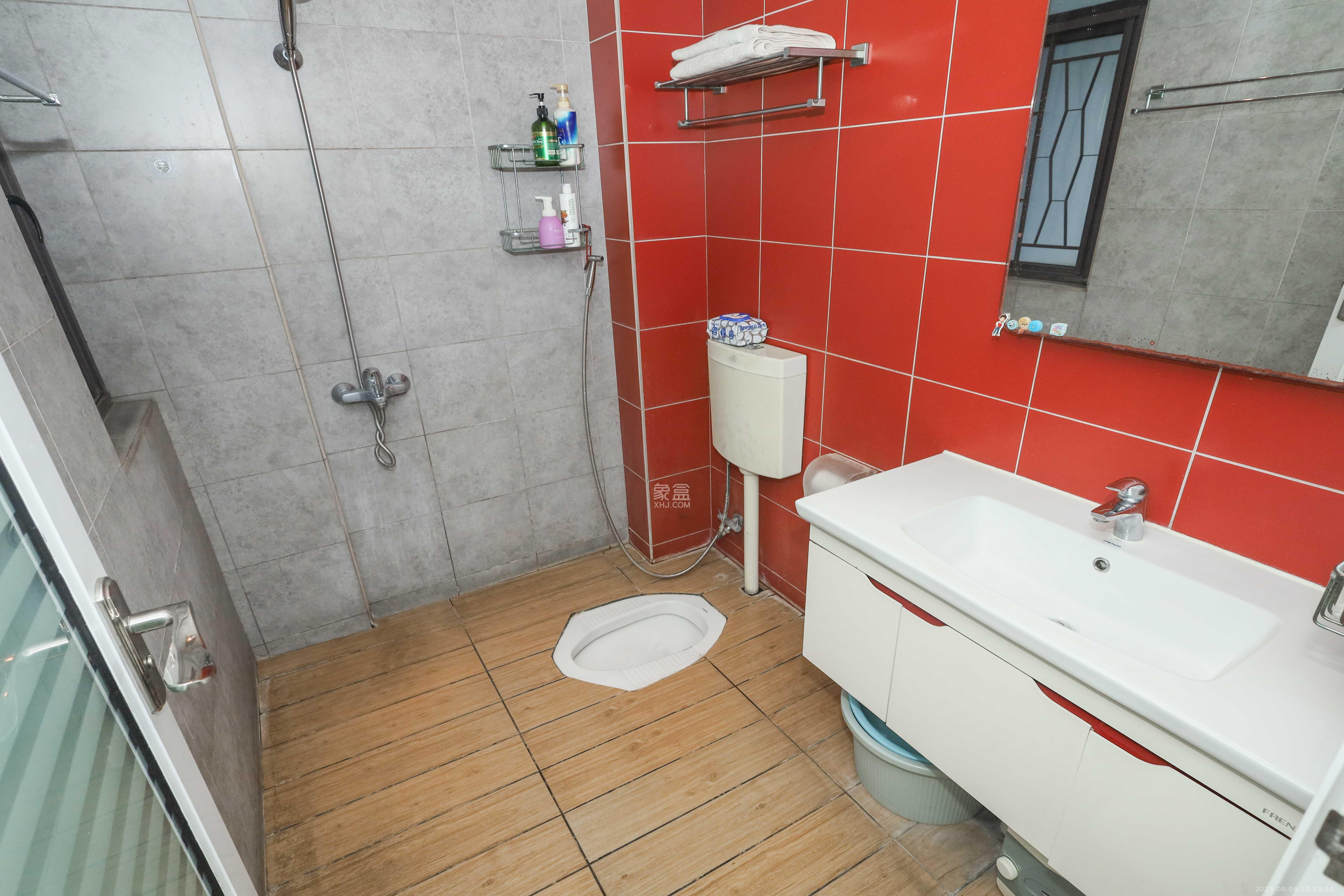 保利麓谷林语E区 3室2厅1卫 100.0万 保利麓谷林语E区 3室2厅1卫 100.0万卫生间