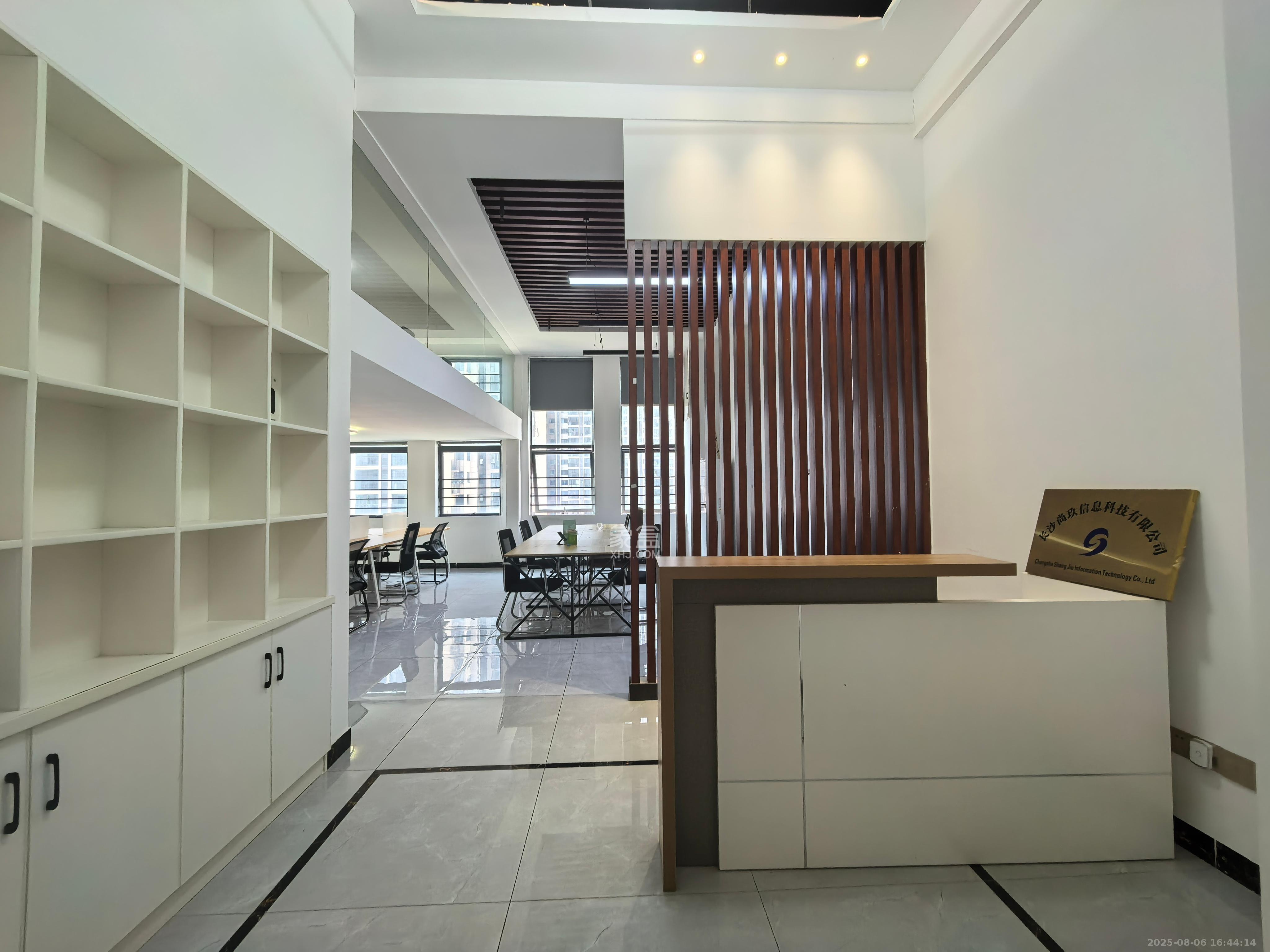 华润置地广场二期 2室2厅1卫 3500.0元/月 华润置地广场二期 2室2厅1卫 3500.0元/月室内图