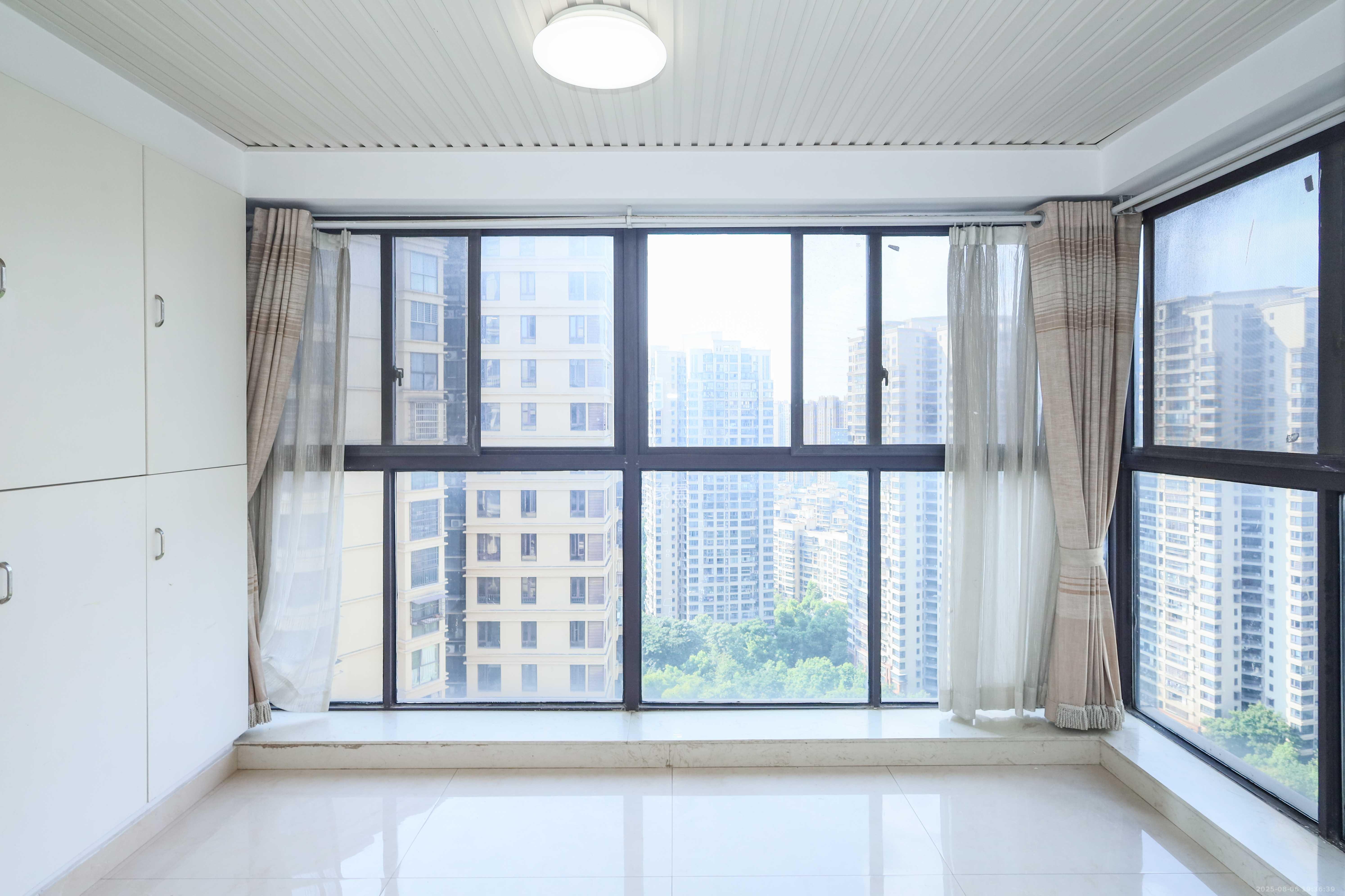 保利麓谷林语F区  3室2厅2卫    106.0万 保利麓谷林语F区  3室2厅2卫    106.0万阳台