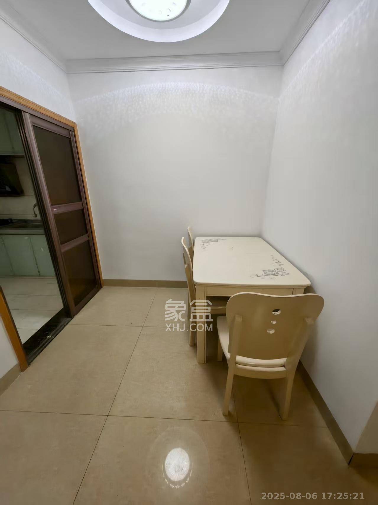 麓谷锦和园 3室2厅1卫 2200.0元/月 麓谷锦和园 3室2厅1卫 2200.0元/月室内图