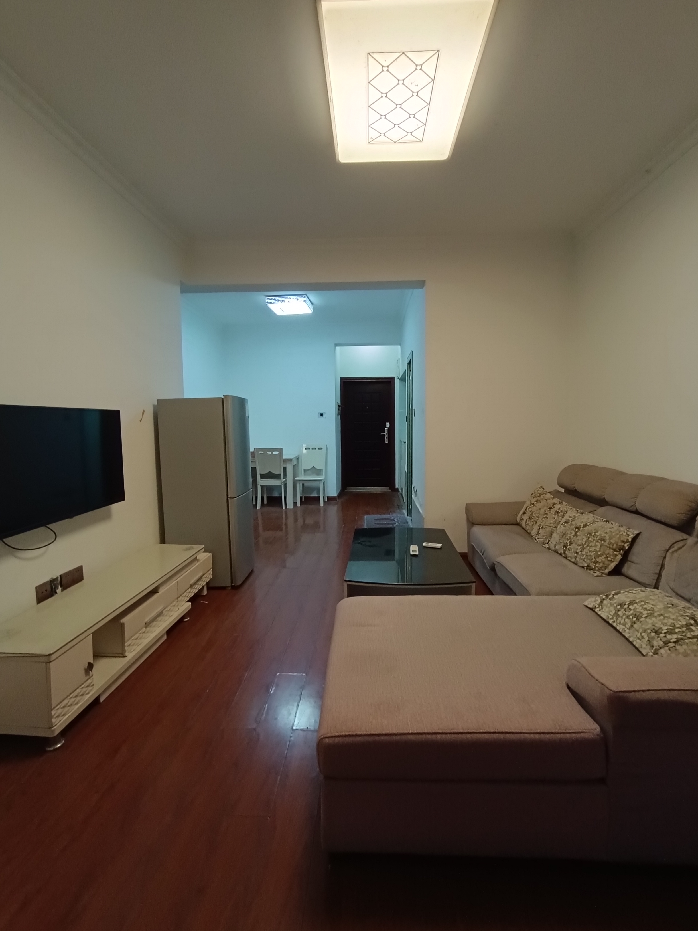 逸臣中央  1室0厅0卫   1700.00元/月室内图