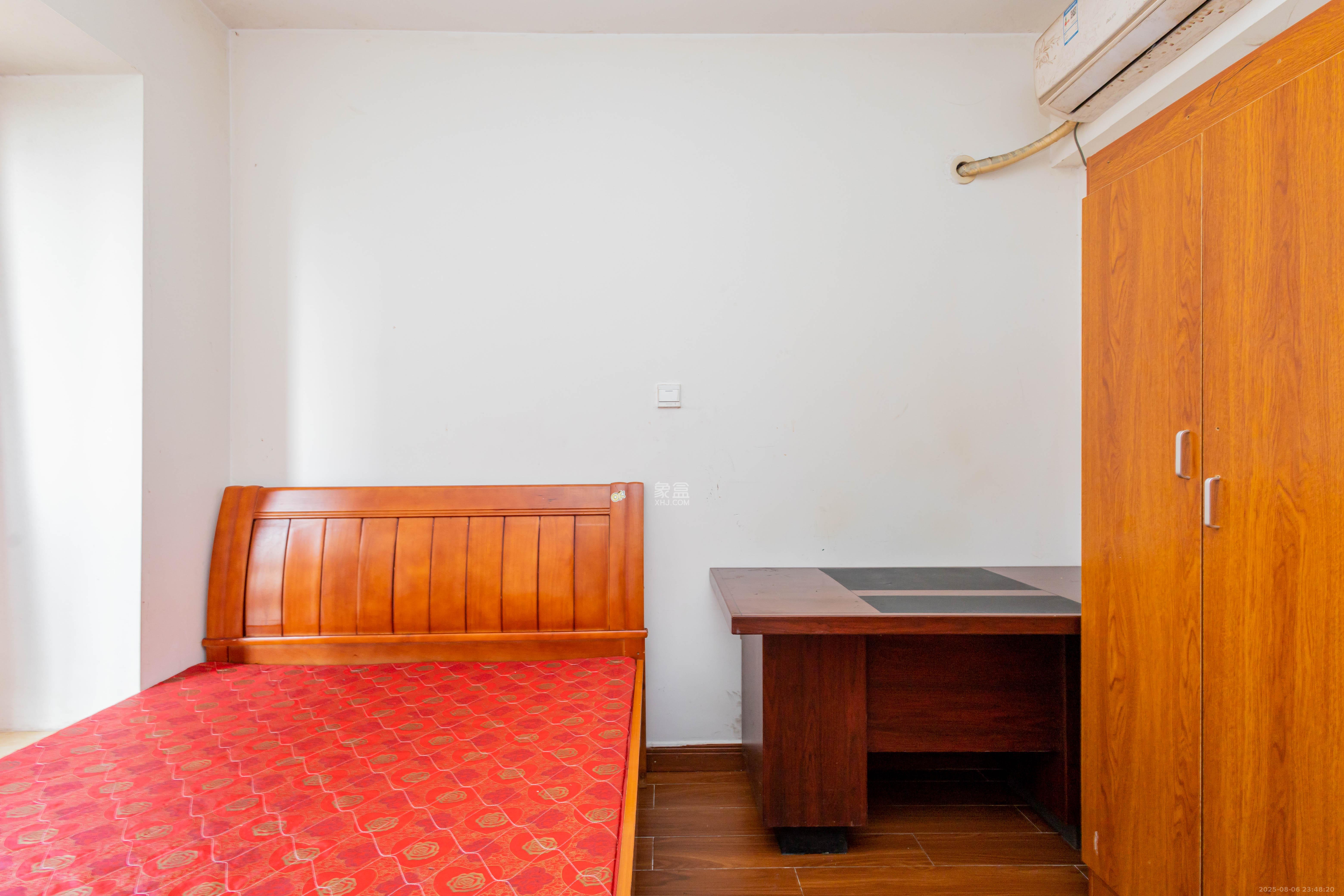 康桥长郡  4室2厅2卫    96.0万卧室