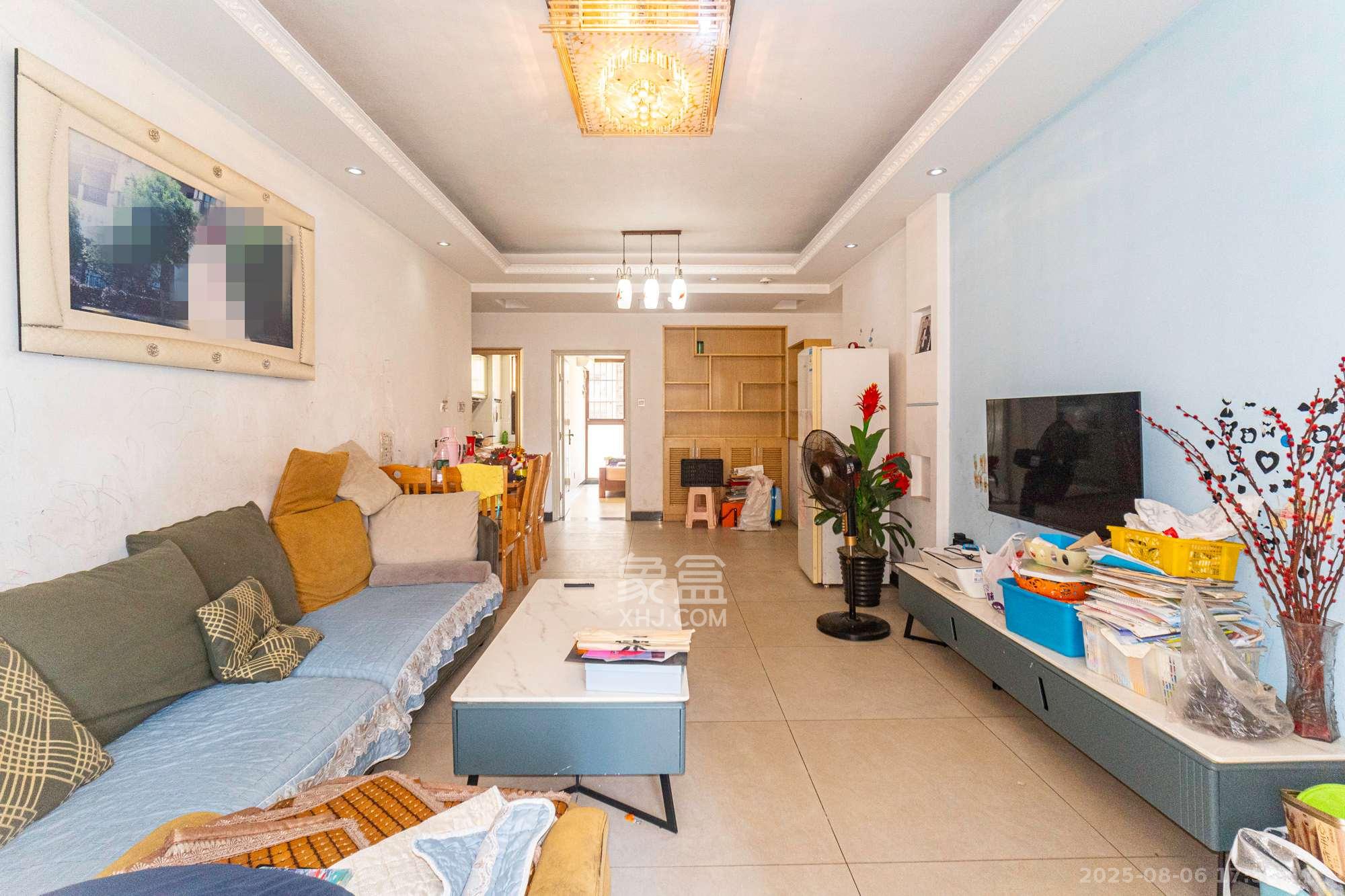 四季星城  3室2厅2卫    66.0万 四季星城  3室2厅2卫    66.0万客厅