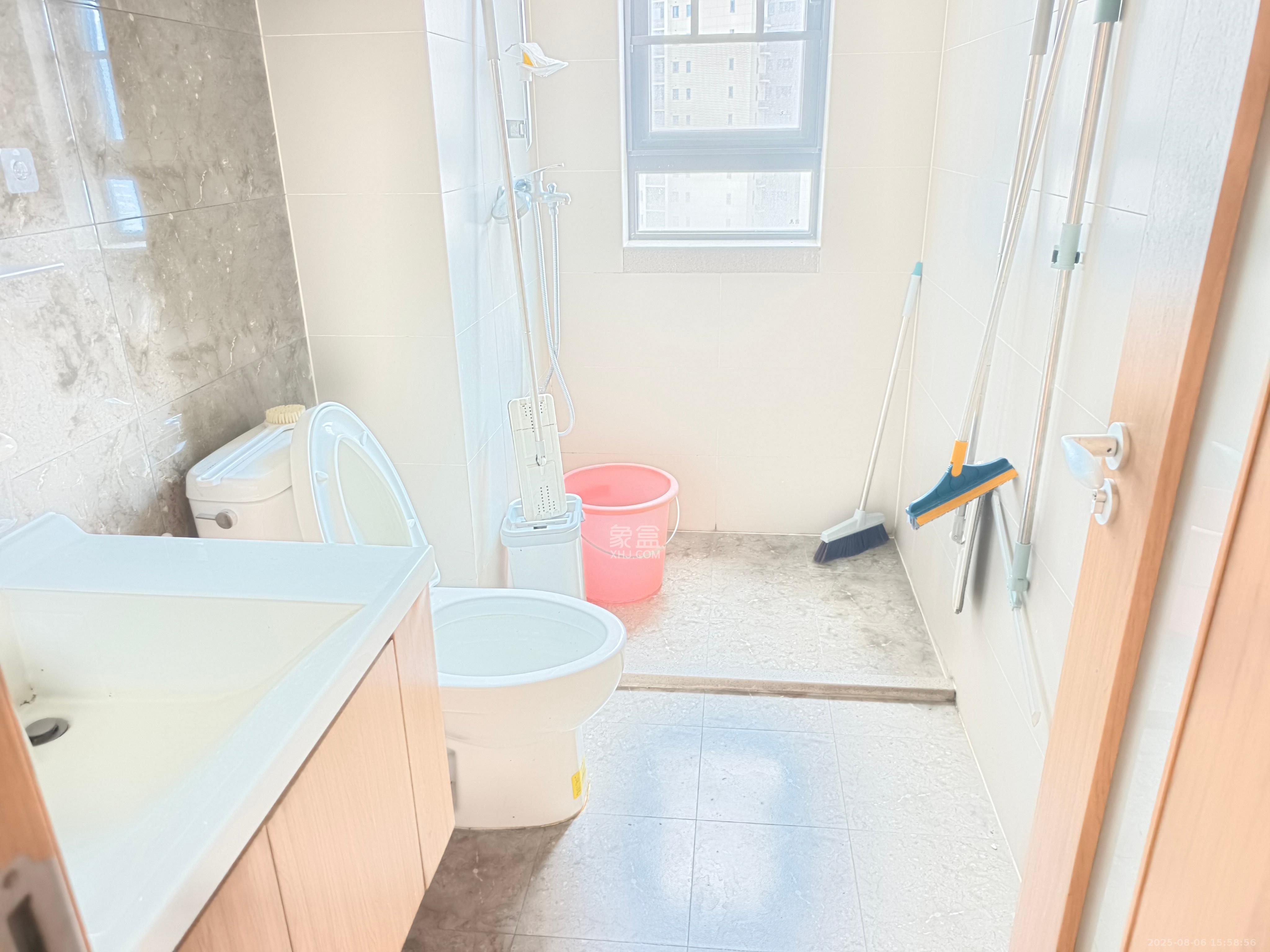 万科金域蓝湾  3室2厅2卫    2900.0元/月室内图