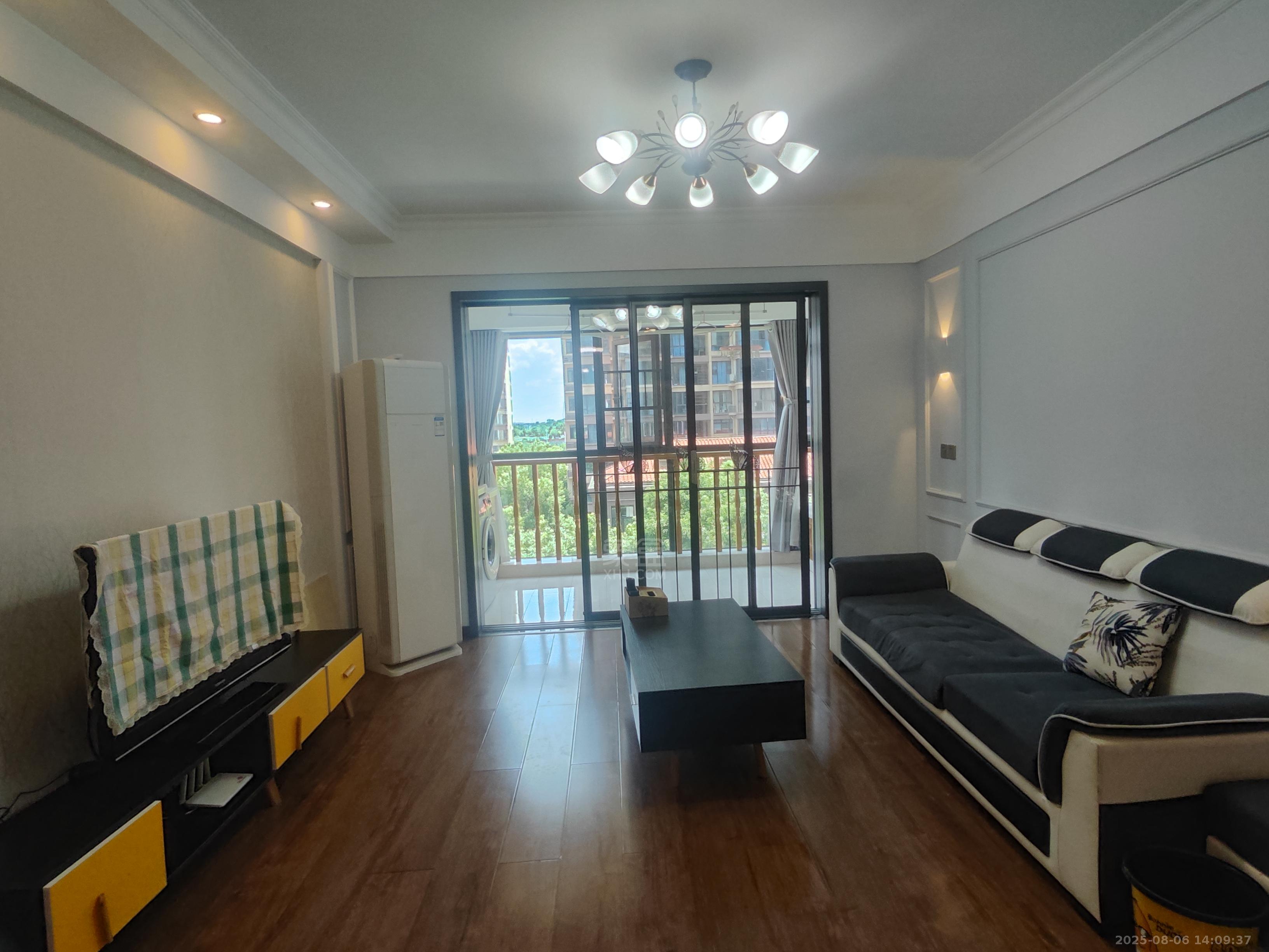 春藤小镇  3室2厅1卫    1800.0元/月室内图1