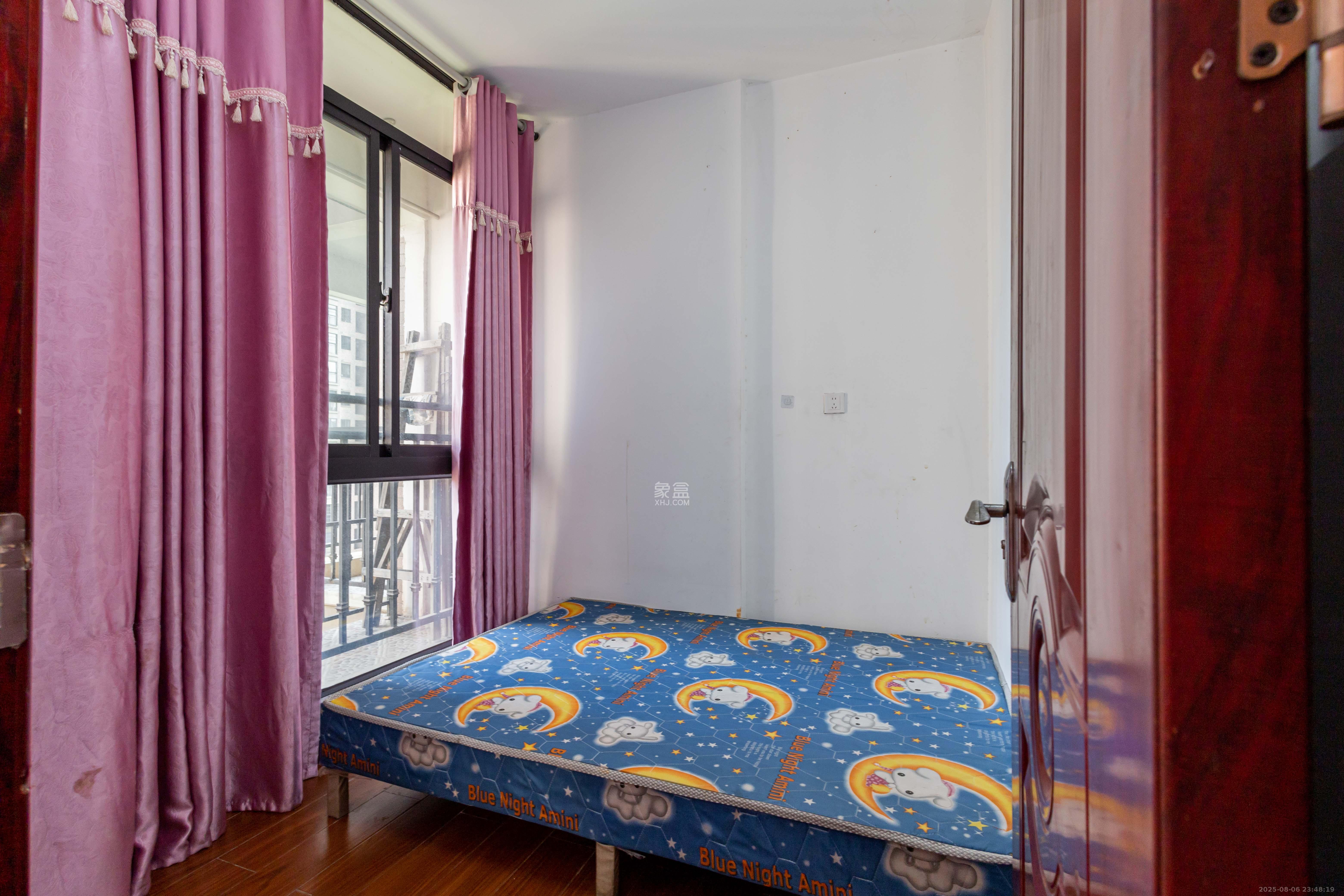 康桥长郡  4室2厅2卫    96.0万卧室