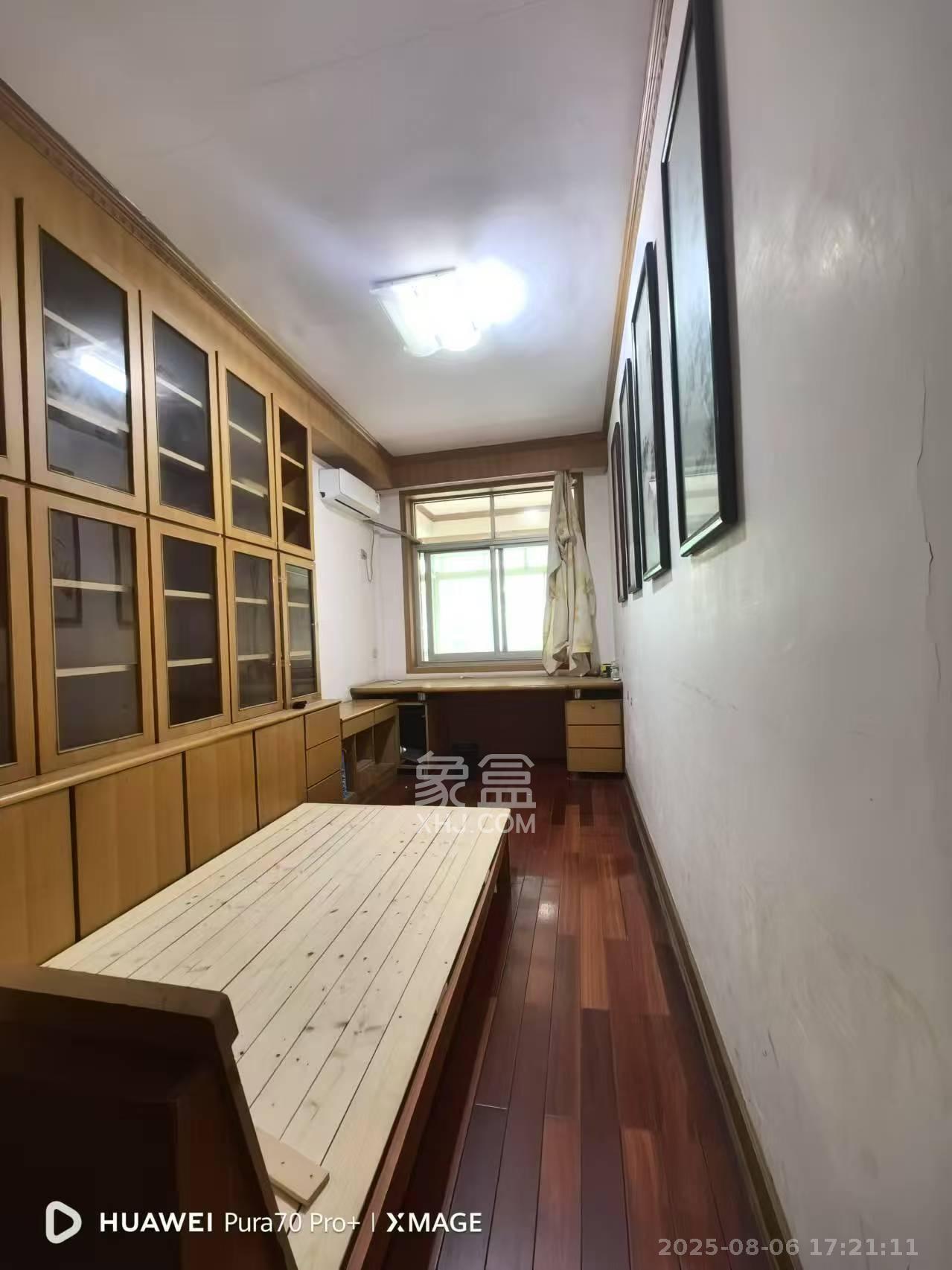 雨花区检察院宿舍  4室2厅2卫    2100.0元/月 雨花区检察院宿舍  4室2厅2卫    2100.0元/月室内图