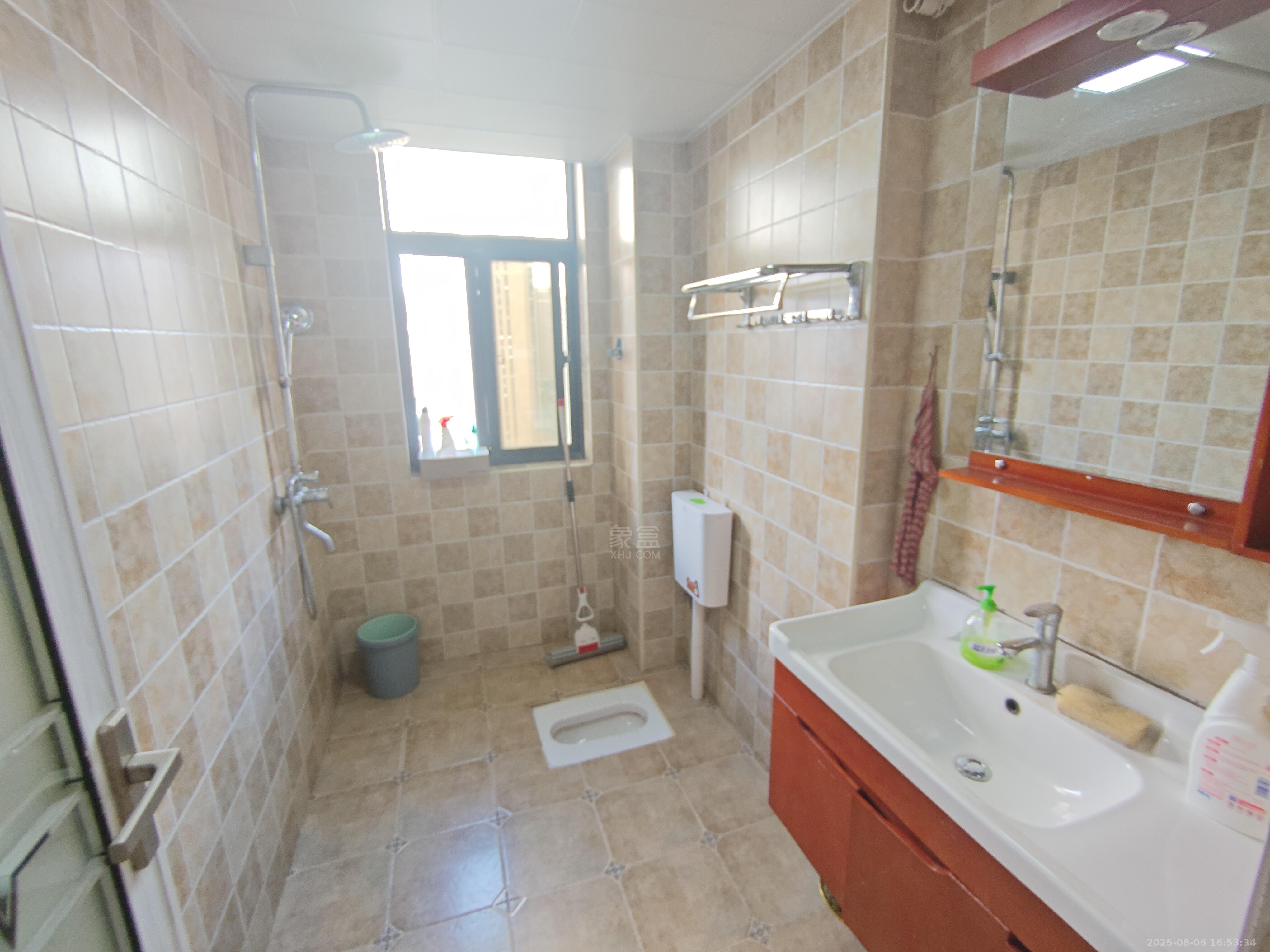 武广国际学苑  3室2厅1卫    2100.0元/月 武广国际学苑  3室2厅1卫    2100.0元/月室内图