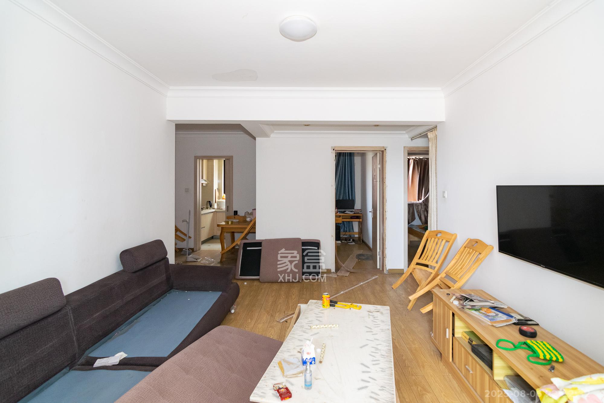 新城国际花都 3室2厅1卫 63.8万 新城国际花都 3室2厅1卫 63.8万客厅