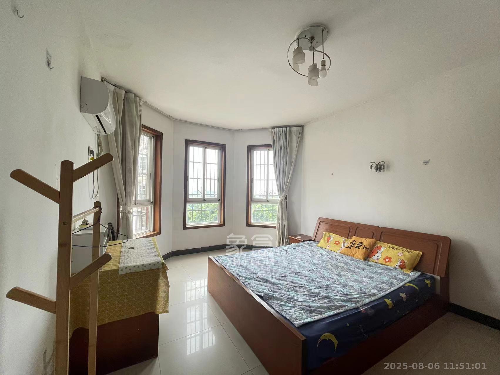 山水人家三期  3室2厅2卫    1500.0元/月 山水人家三期  3室2厅2卫    1500.0元/月室内图